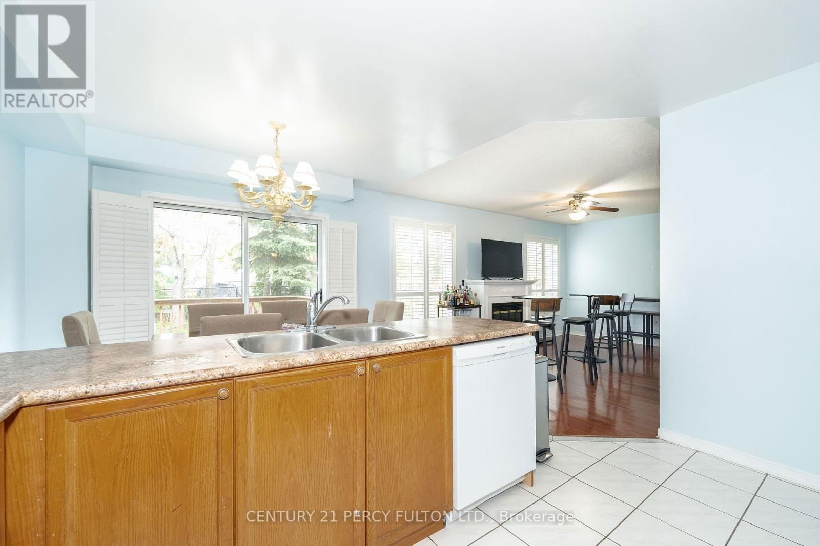 71 ARMITAGE CRESCENT Image 17
