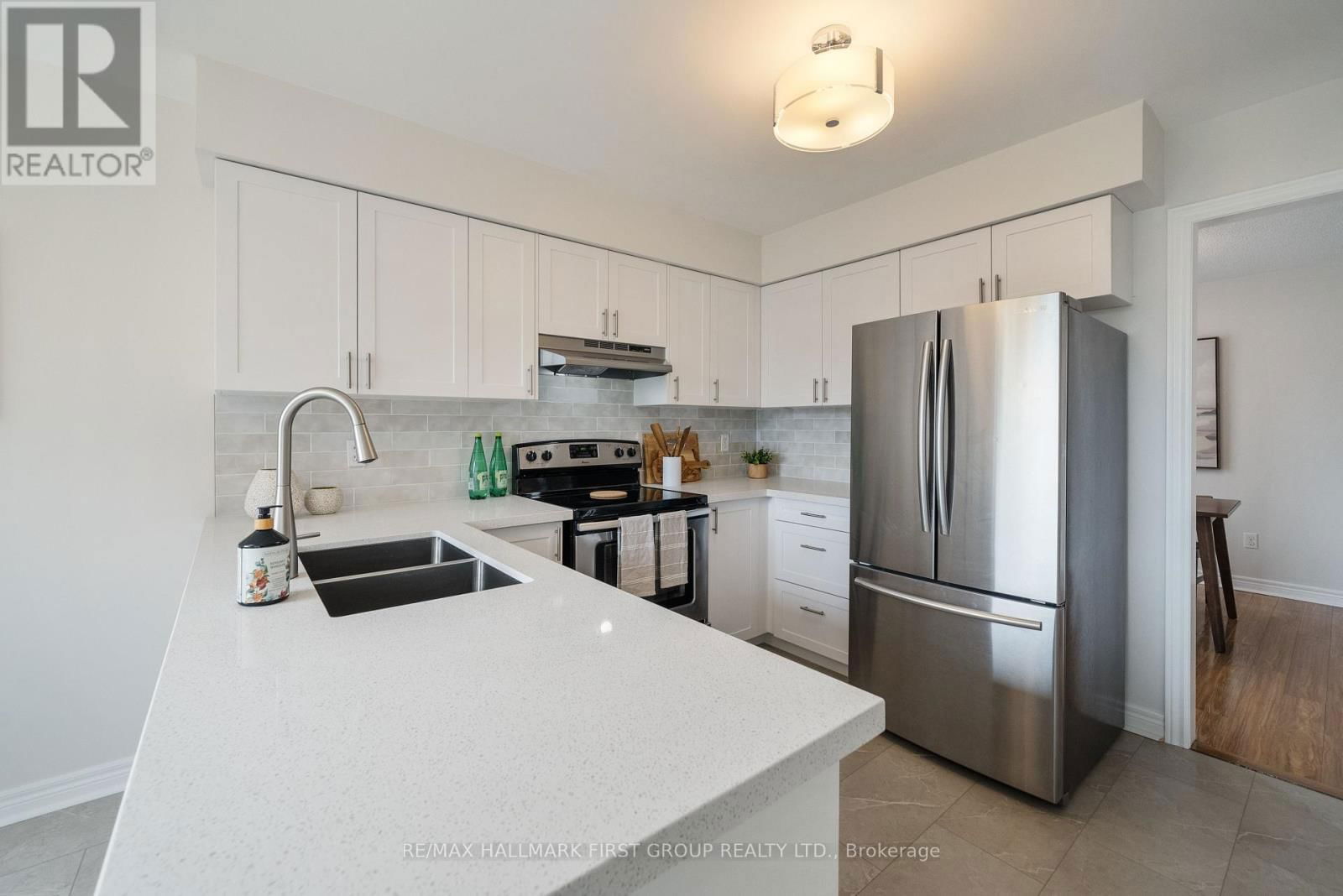 54 MCCRIMMON CRESCENT Image 11