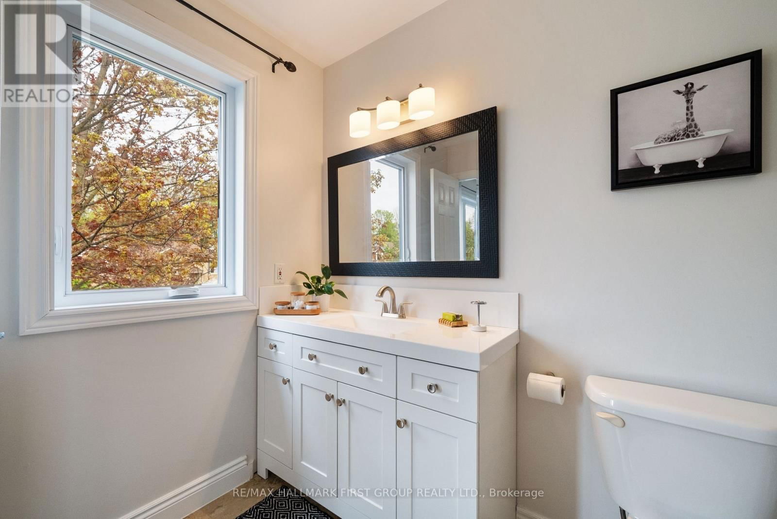 54 MCCRIMMON CRESCENT Image 21