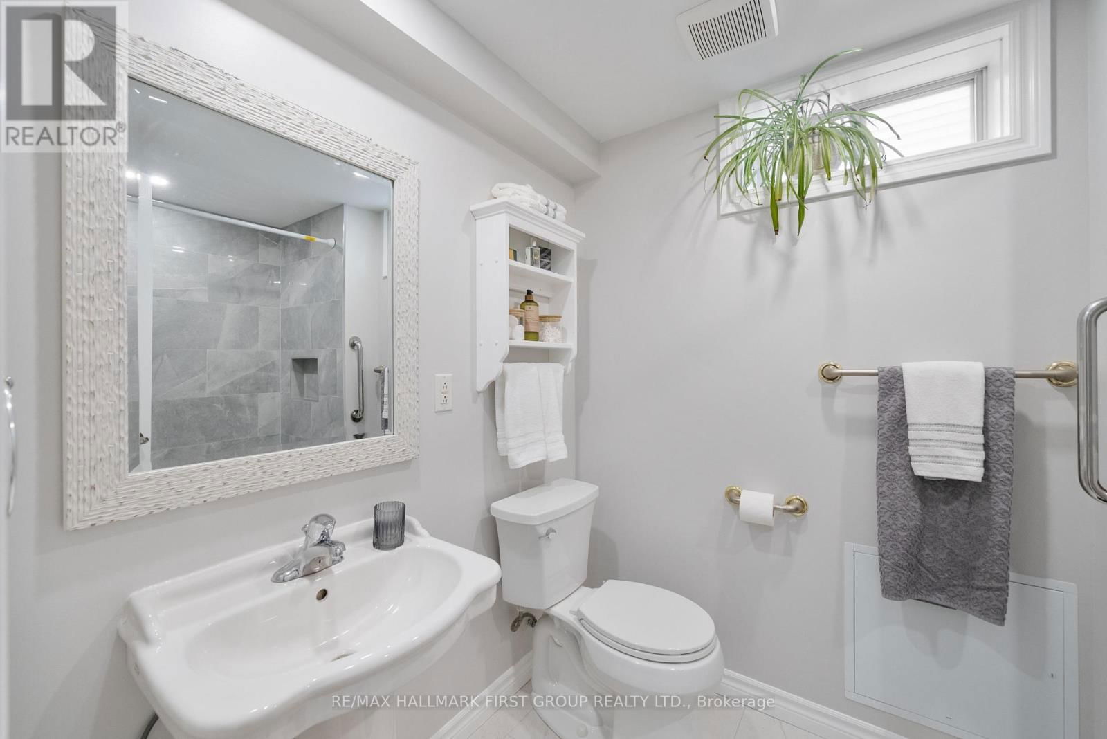 54 MCCRIMMON CRESCENT Image 31