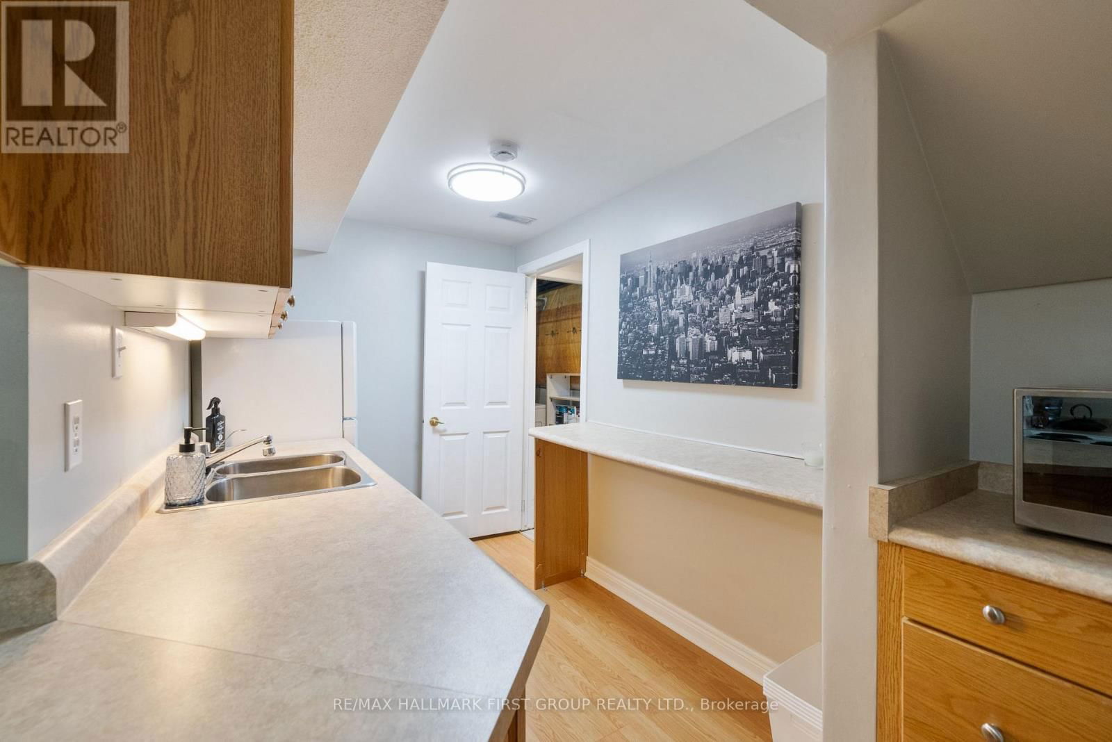 54 MCCRIMMON CRESCENT Image 33