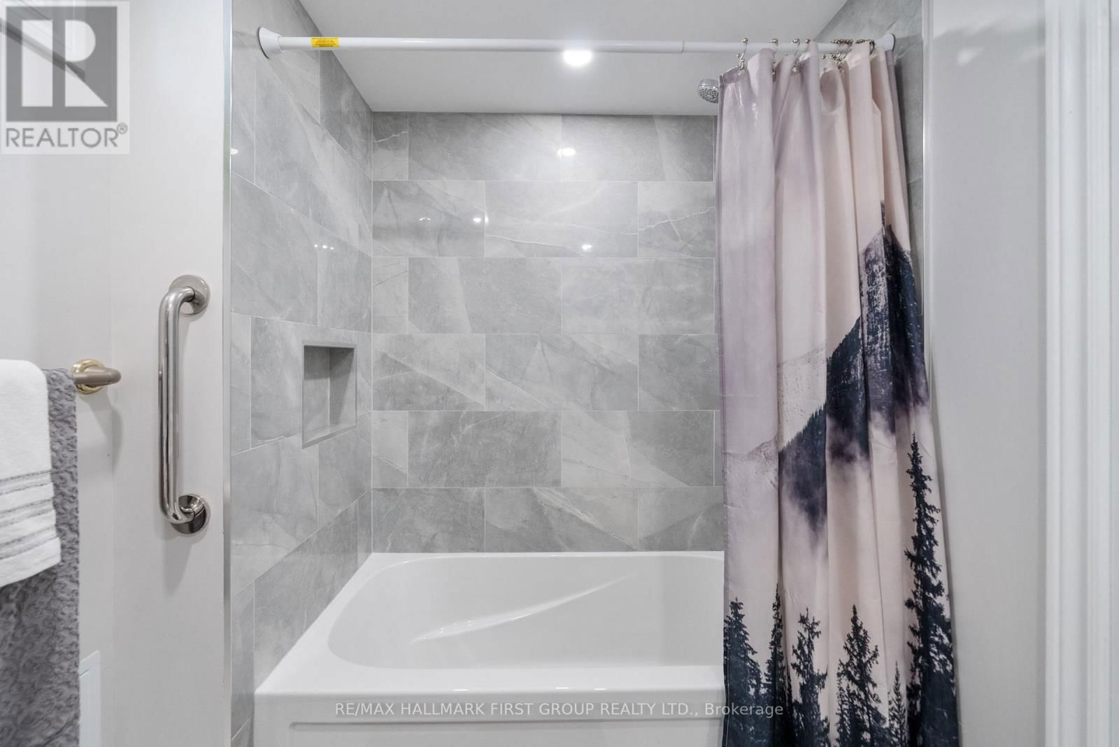 54 MCCRIMMON CRESCENT Image 34