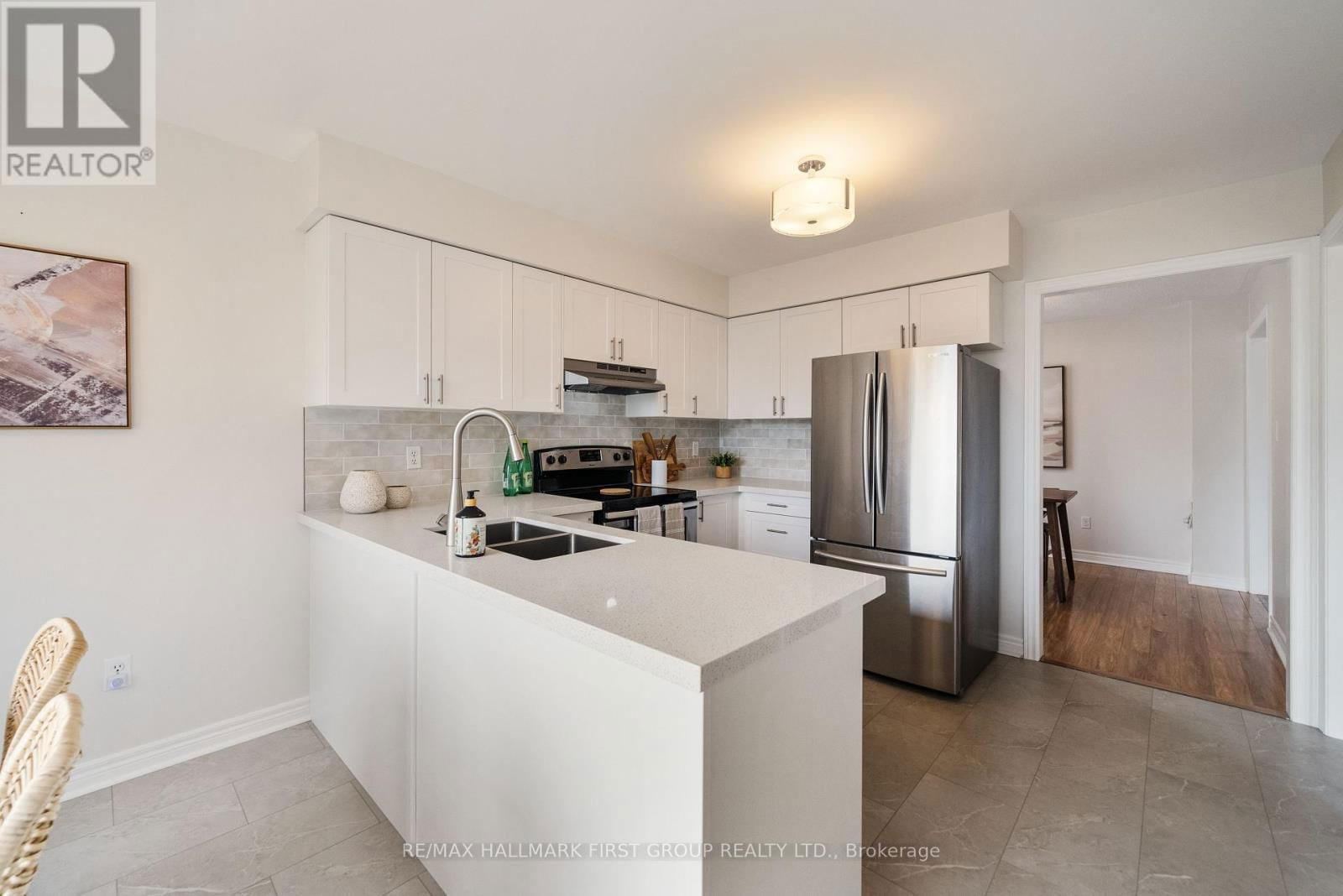 54 MCCRIMMON CRESCENT Image 9