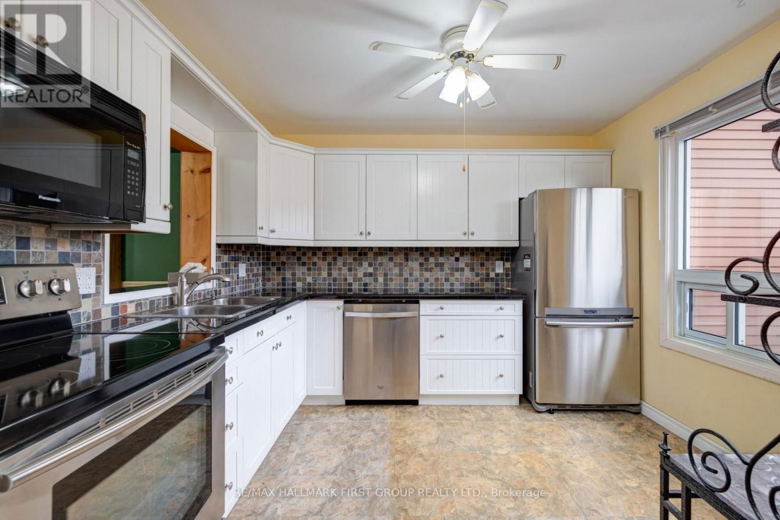 17 - 72 MARTIN ROAD Image 3