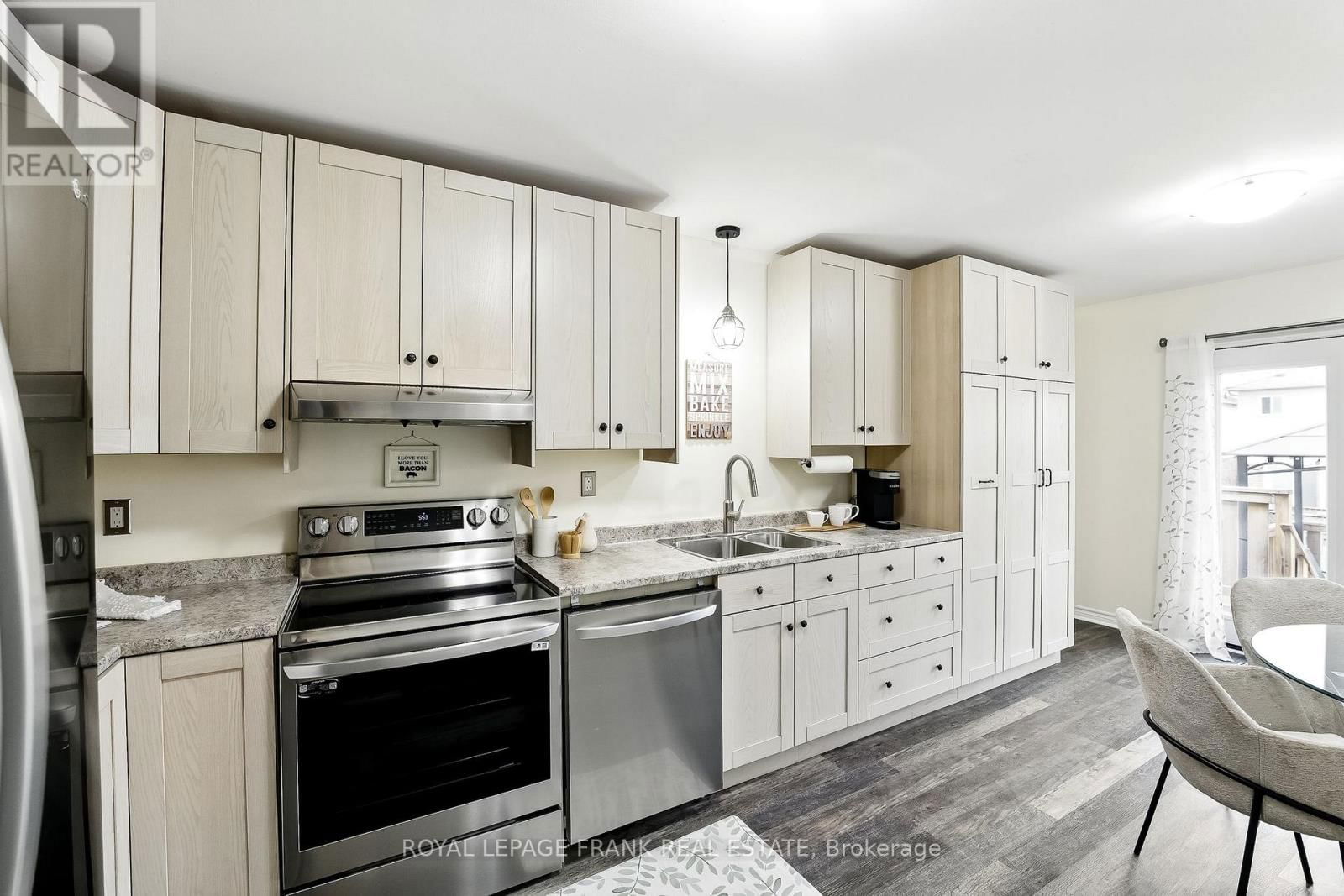 10 LAURELWOOD STREET Image 13