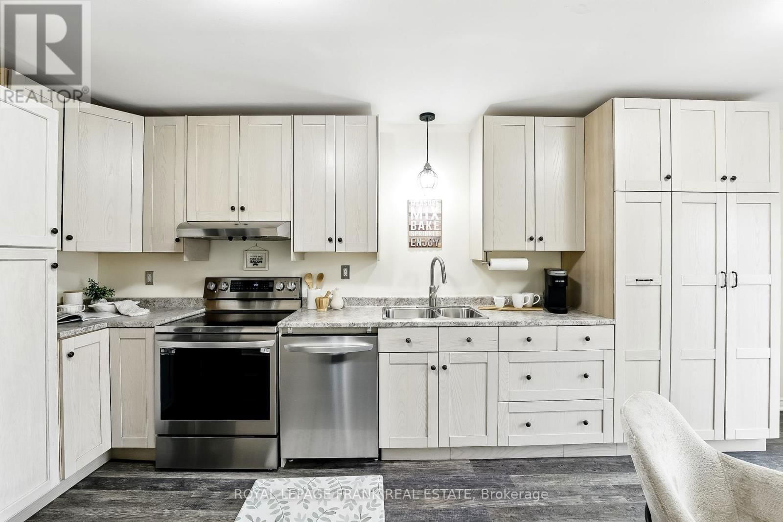 10 LAURELWOOD STREET Image 15