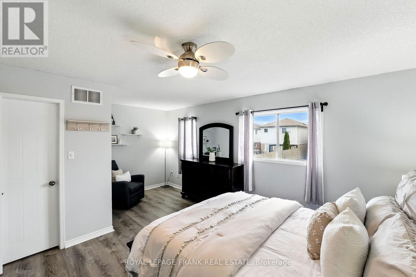 10 LAURELWOOD STREET Image 20