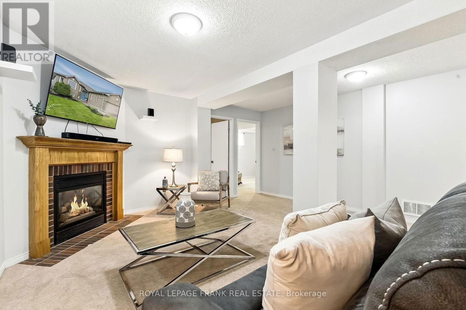 10 LAURELWOOD STREET Image 27