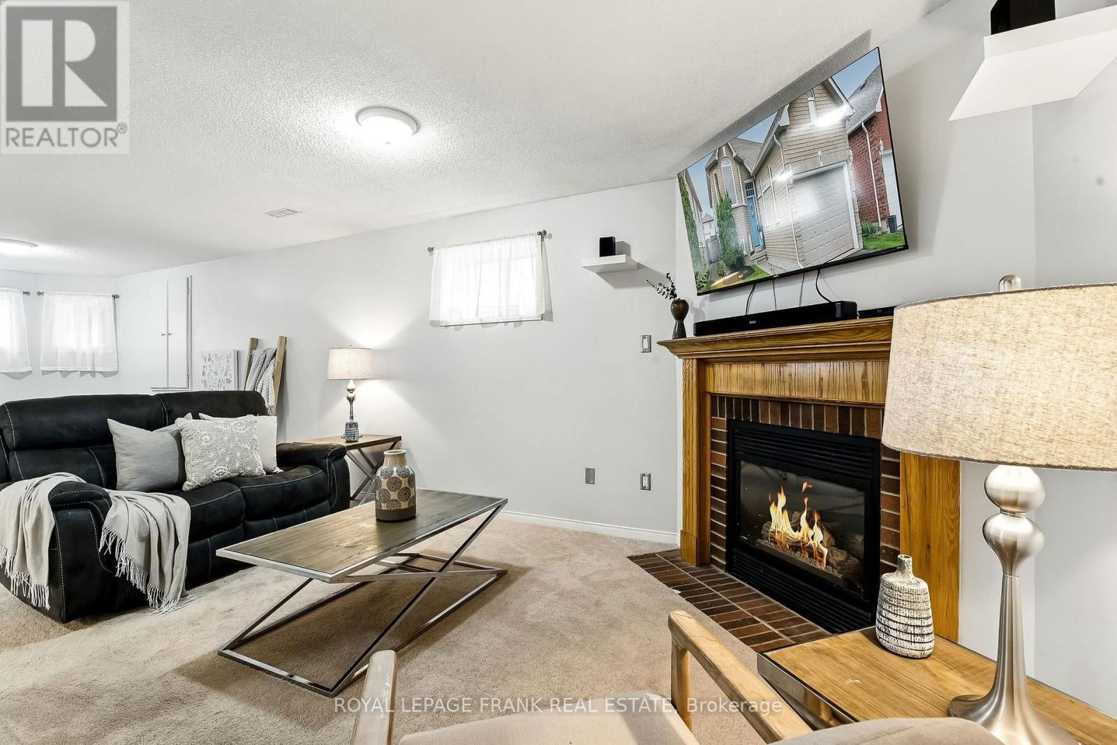 10 LAURELWOOD STREET Image 28