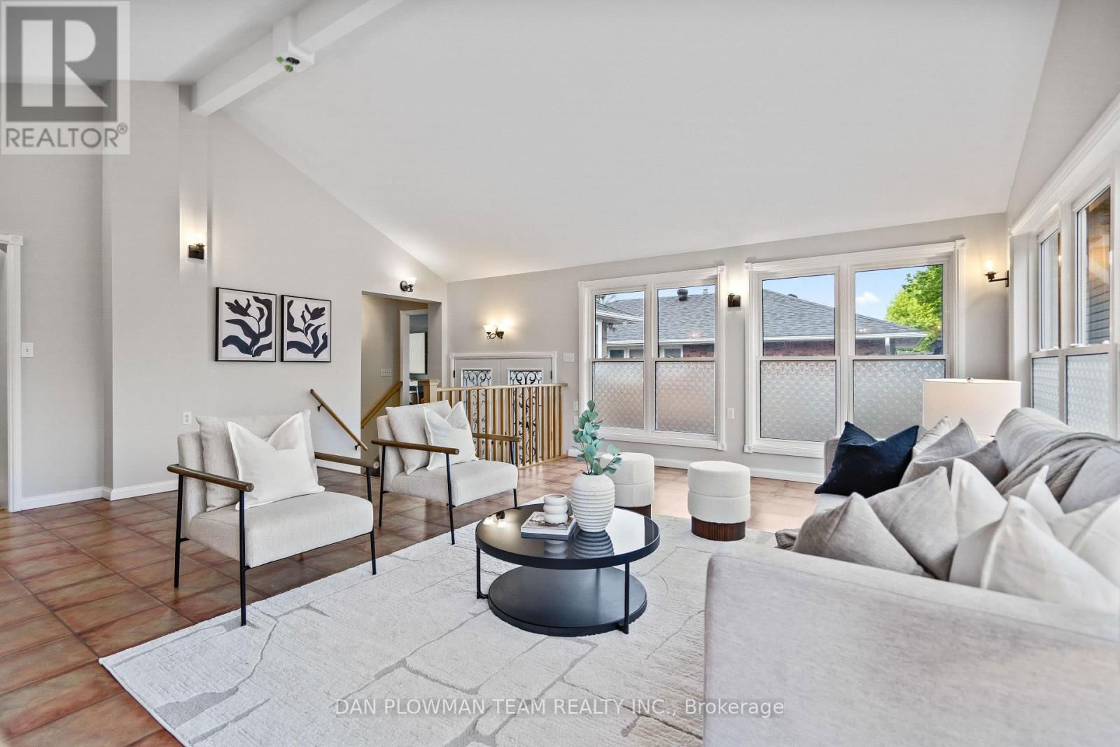 373 WELLAND AVENUE Image 19