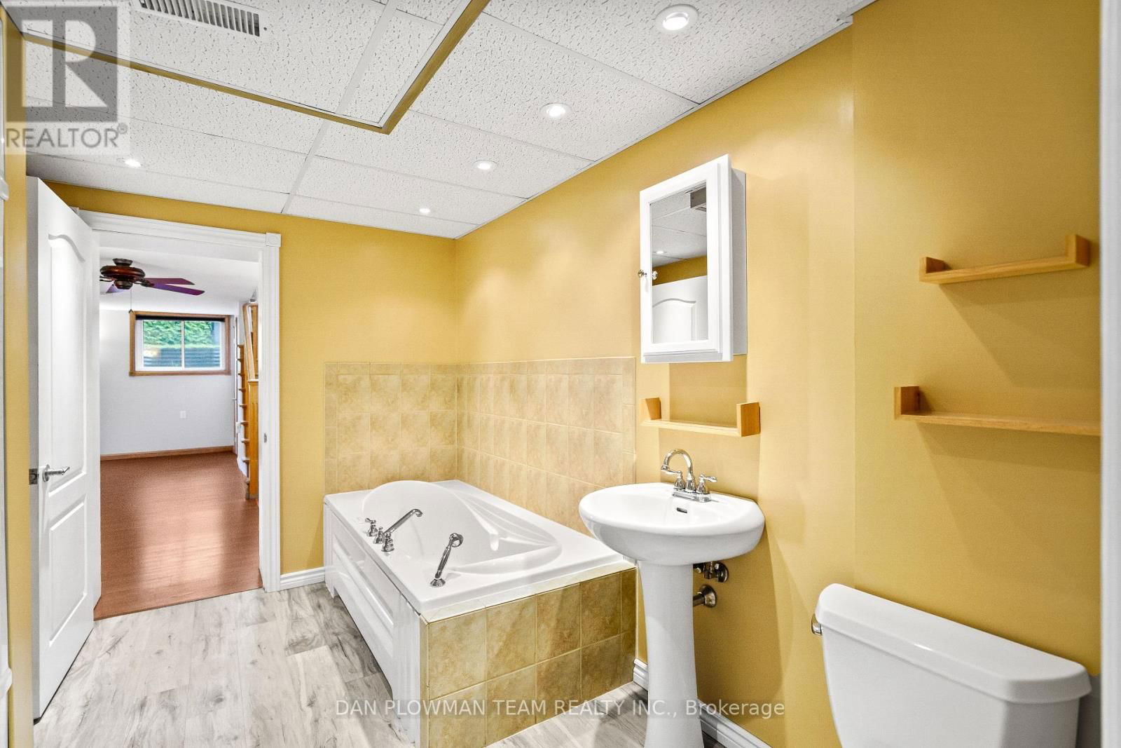 373 WELLAND AVENUE Image 25