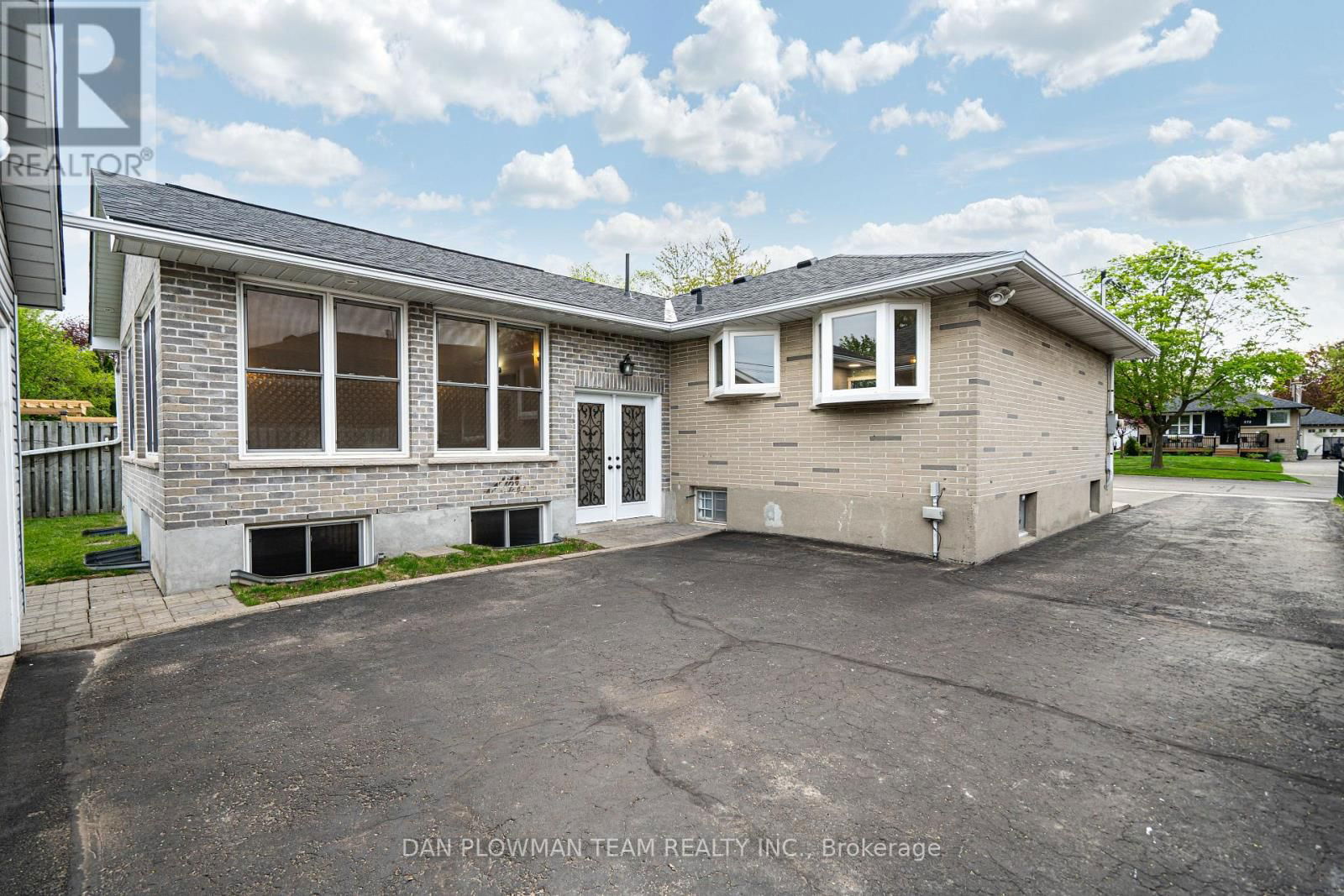 373 WELLAND AVENUE Image 38