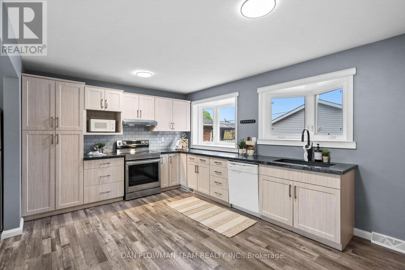 373 WELLAND AVENUE Image 7