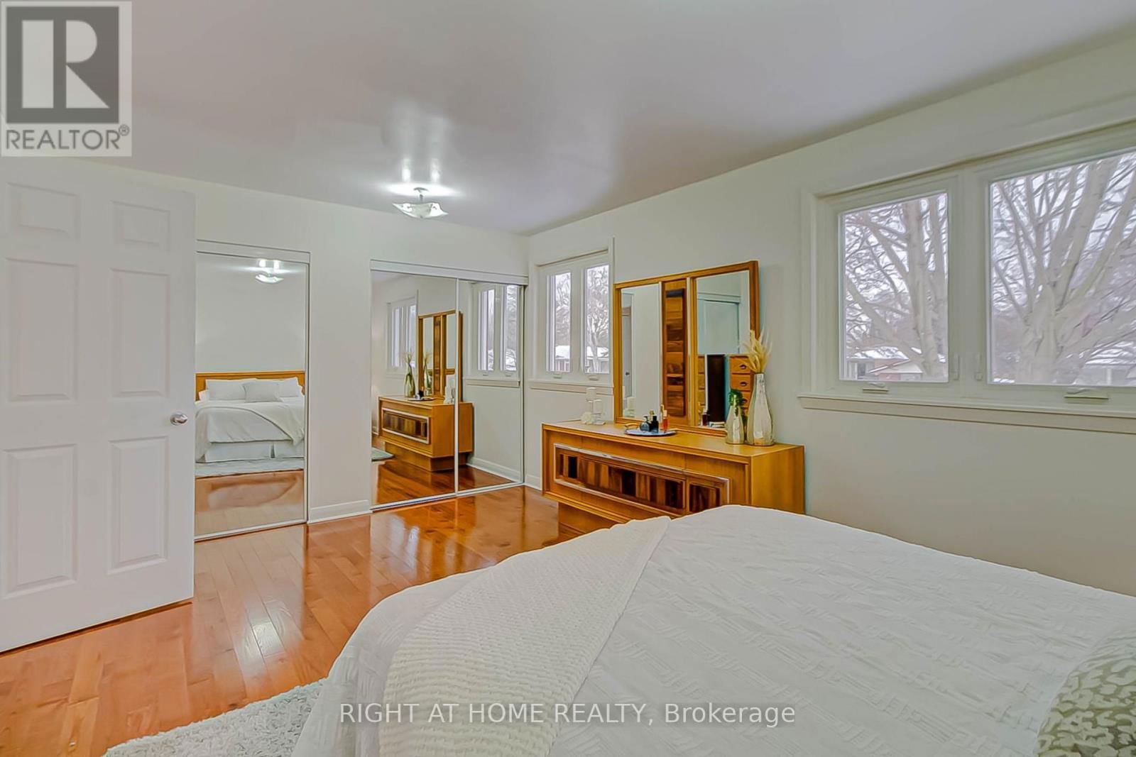 130 CULTRA SQUARE Image 8