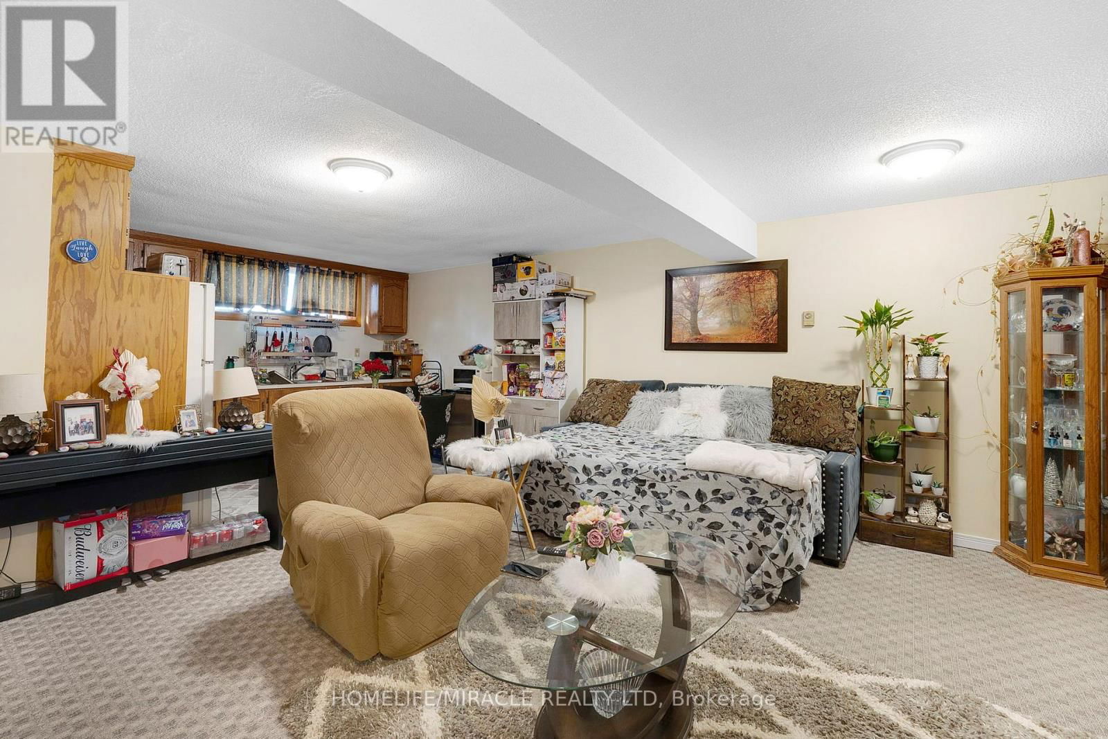 569 VETERANS ROAD Image 23