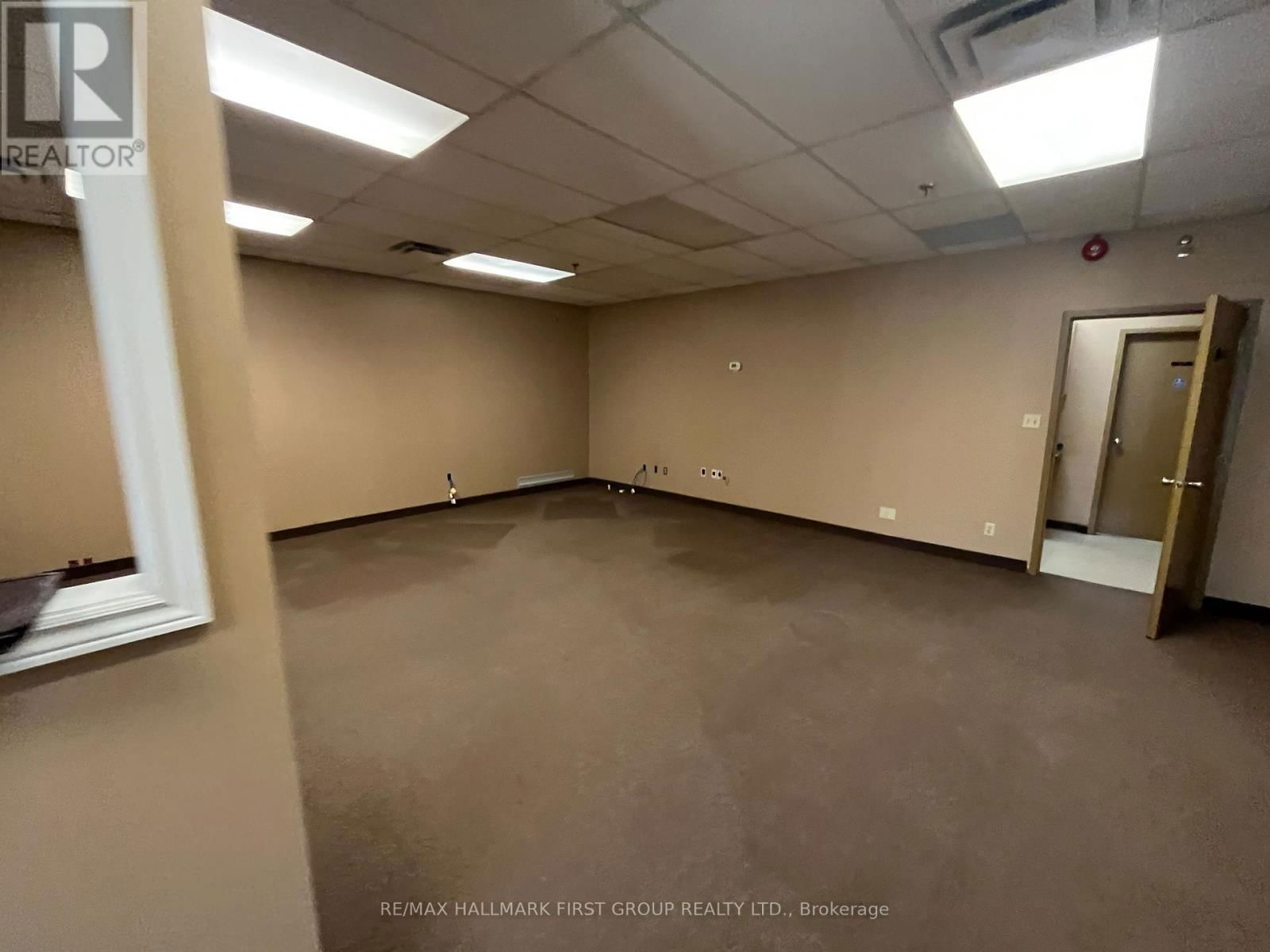 #12 - 400 MONARCH AVENUE Image 3