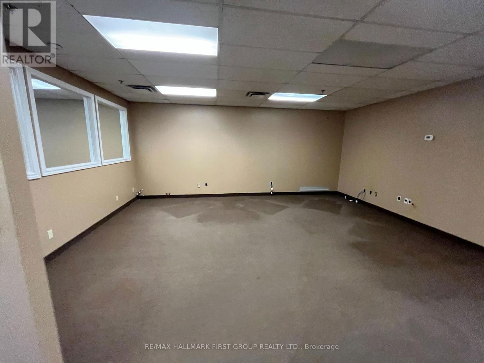 #12 - 400 MONARCH AVENUE Image 4
