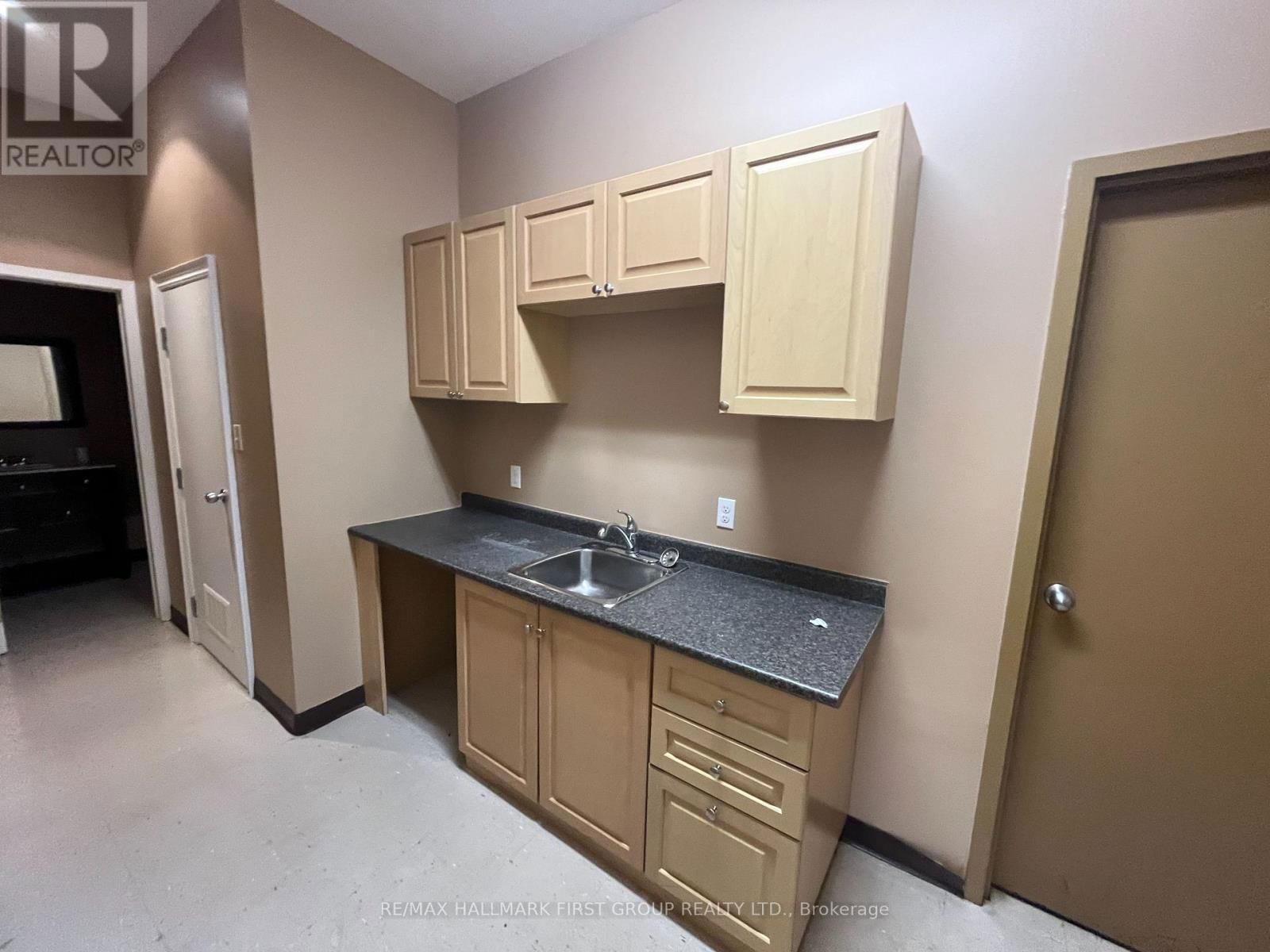 #12 - 400 MONARCH AVENUE Image 5