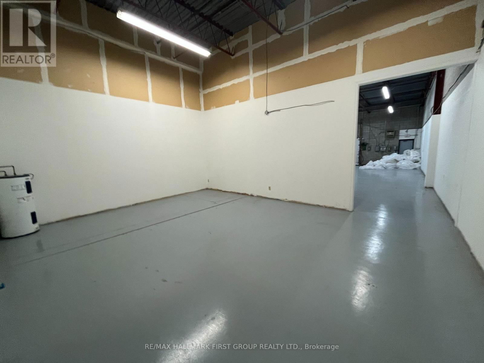 #12 - 400 MONARCH AVENUE Image 7