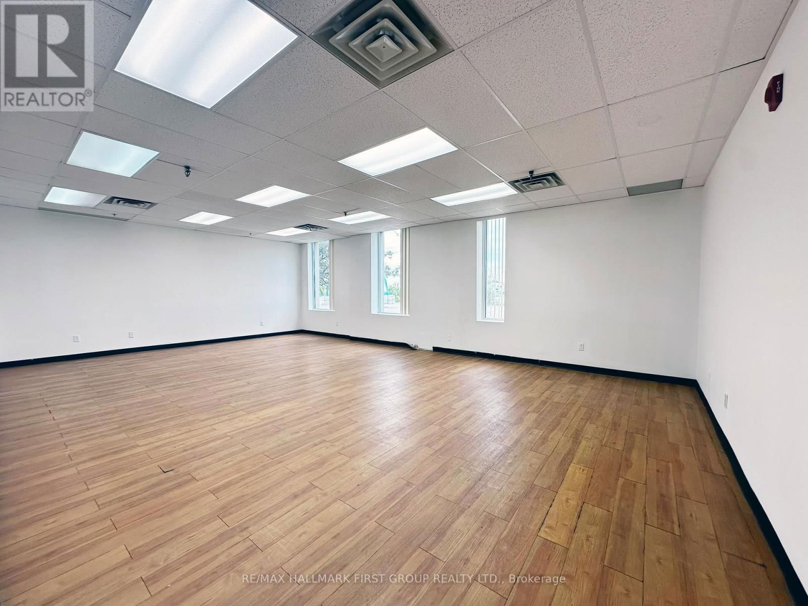 1&3 - 126 COMMERCIAL AVENUE Image 10