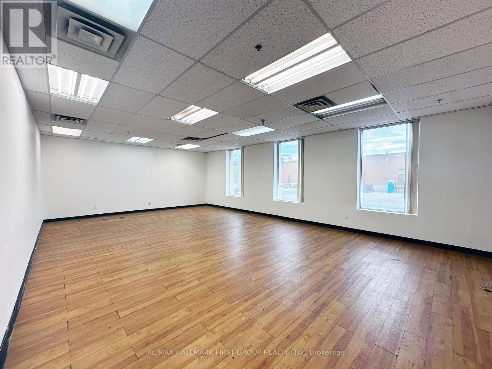 1&3 - 126 COMMERCIAL AVENUE Image 12