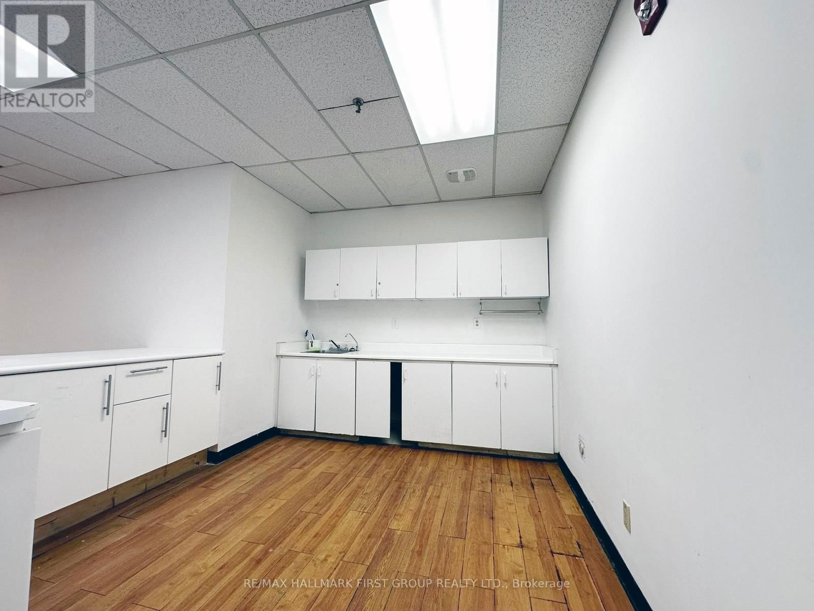 1&3 - 126 COMMERCIAL AVENUE Image 14