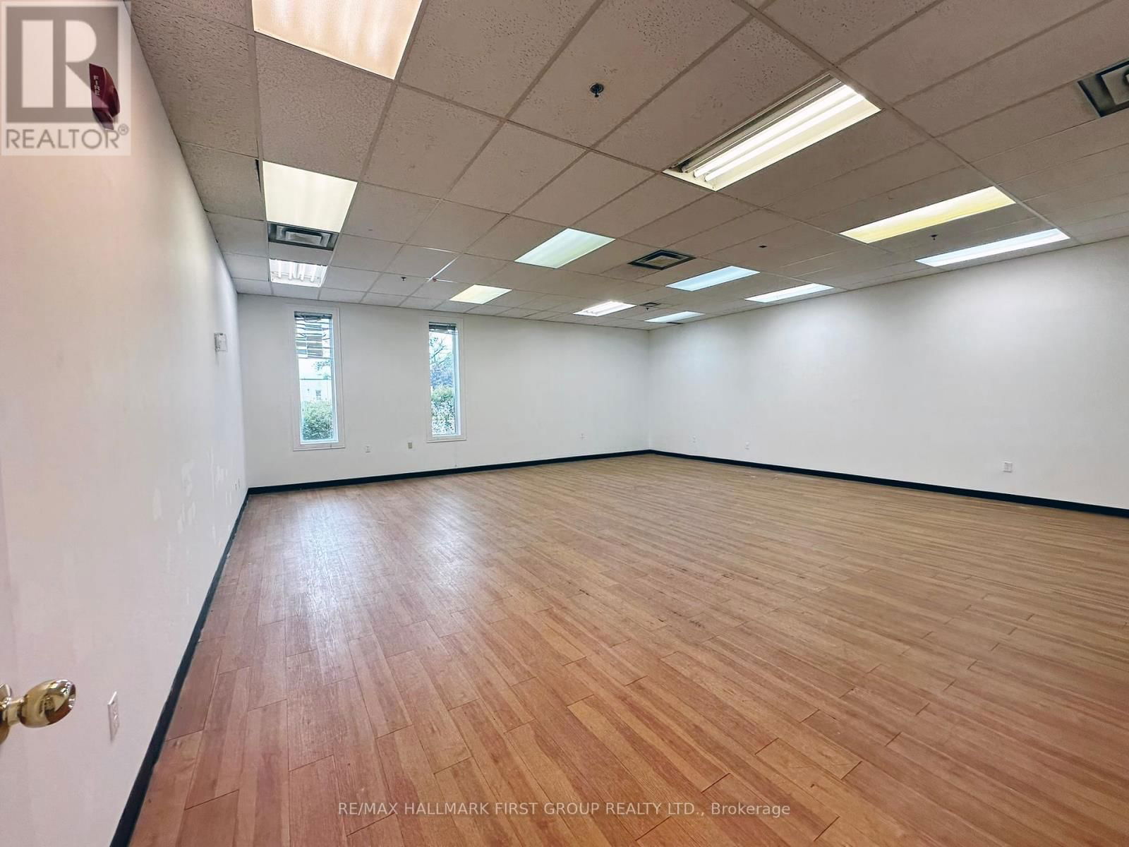 1&3 - 126 COMMERCIAL AVENUE Image 5
