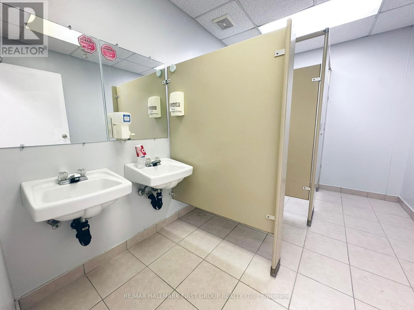 1&3 - 126 COMMERCIAL AVENUE Image 8