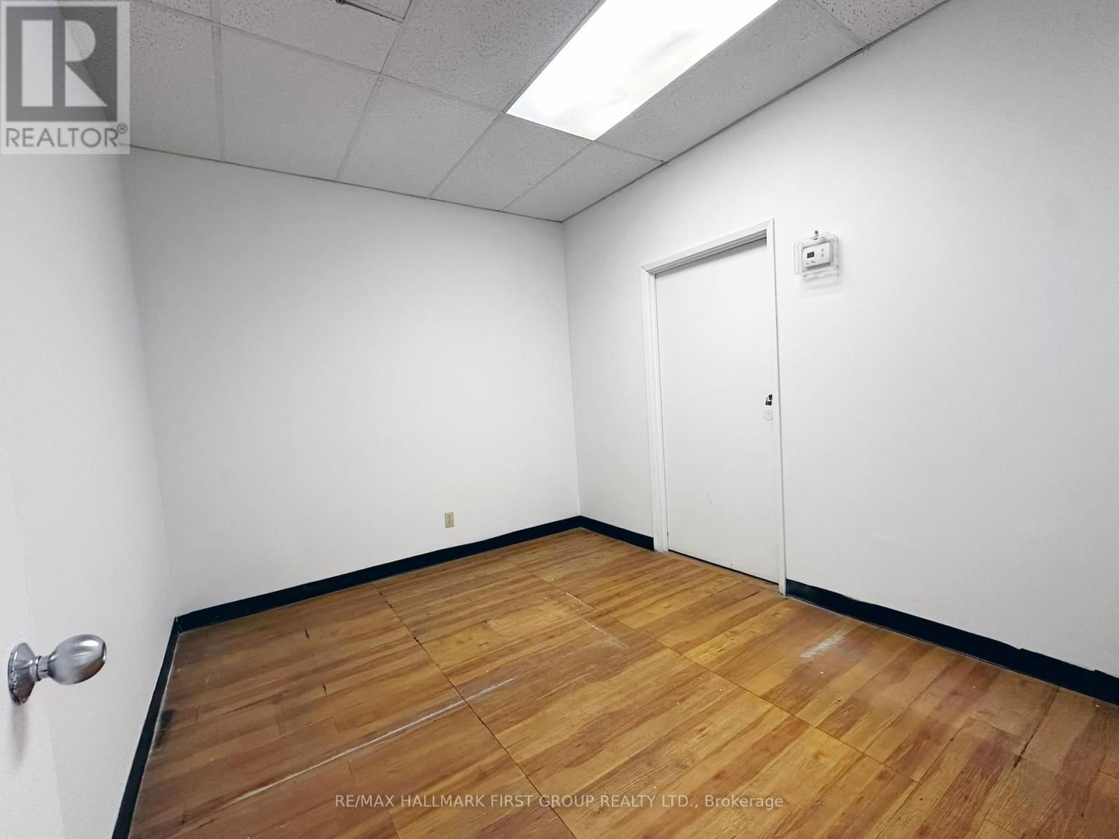 5 - 126 COMMERCIAL AVENUE Image 6