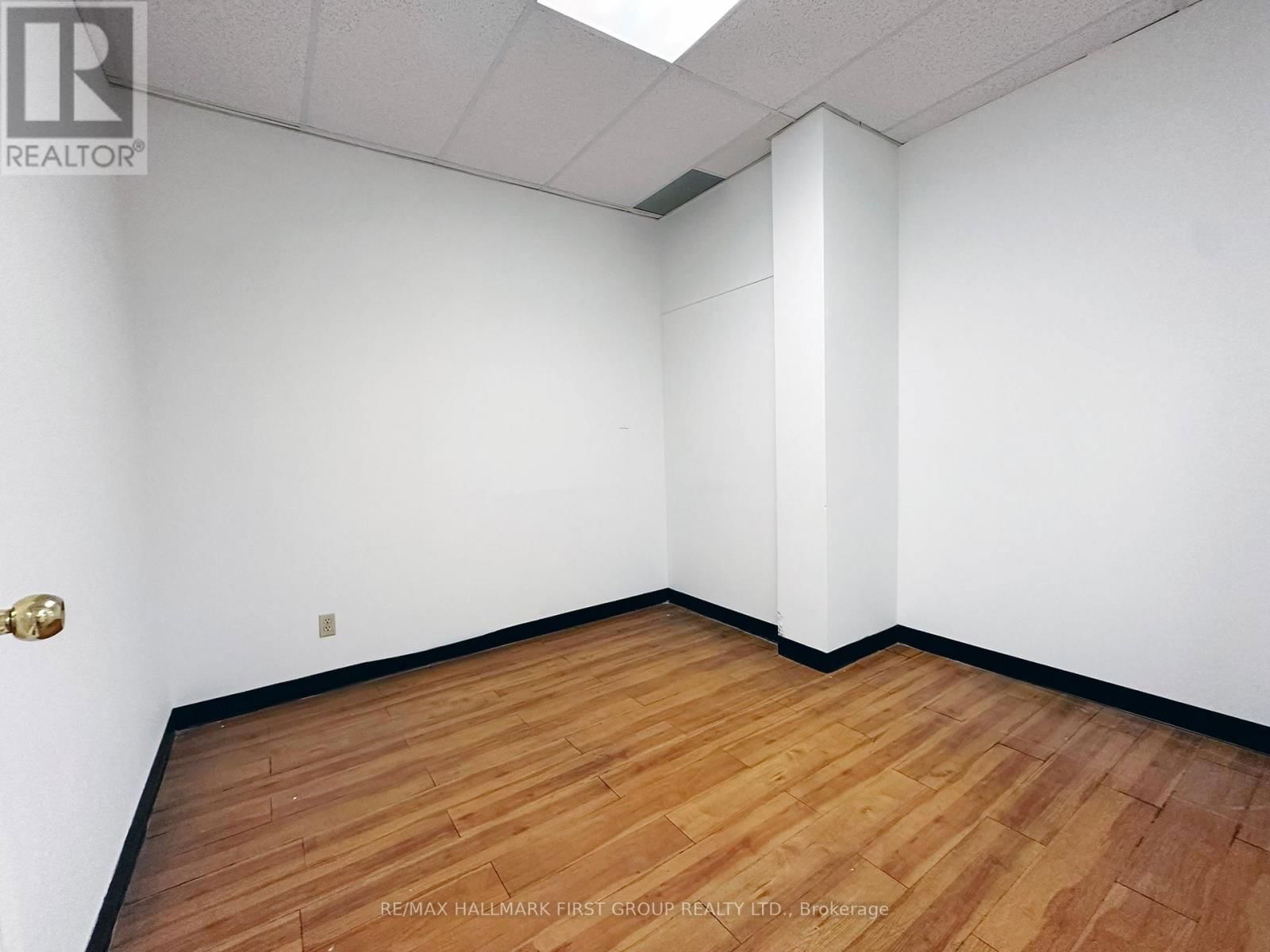 5 - 126 COMMERCIAL AVENUE Image 7