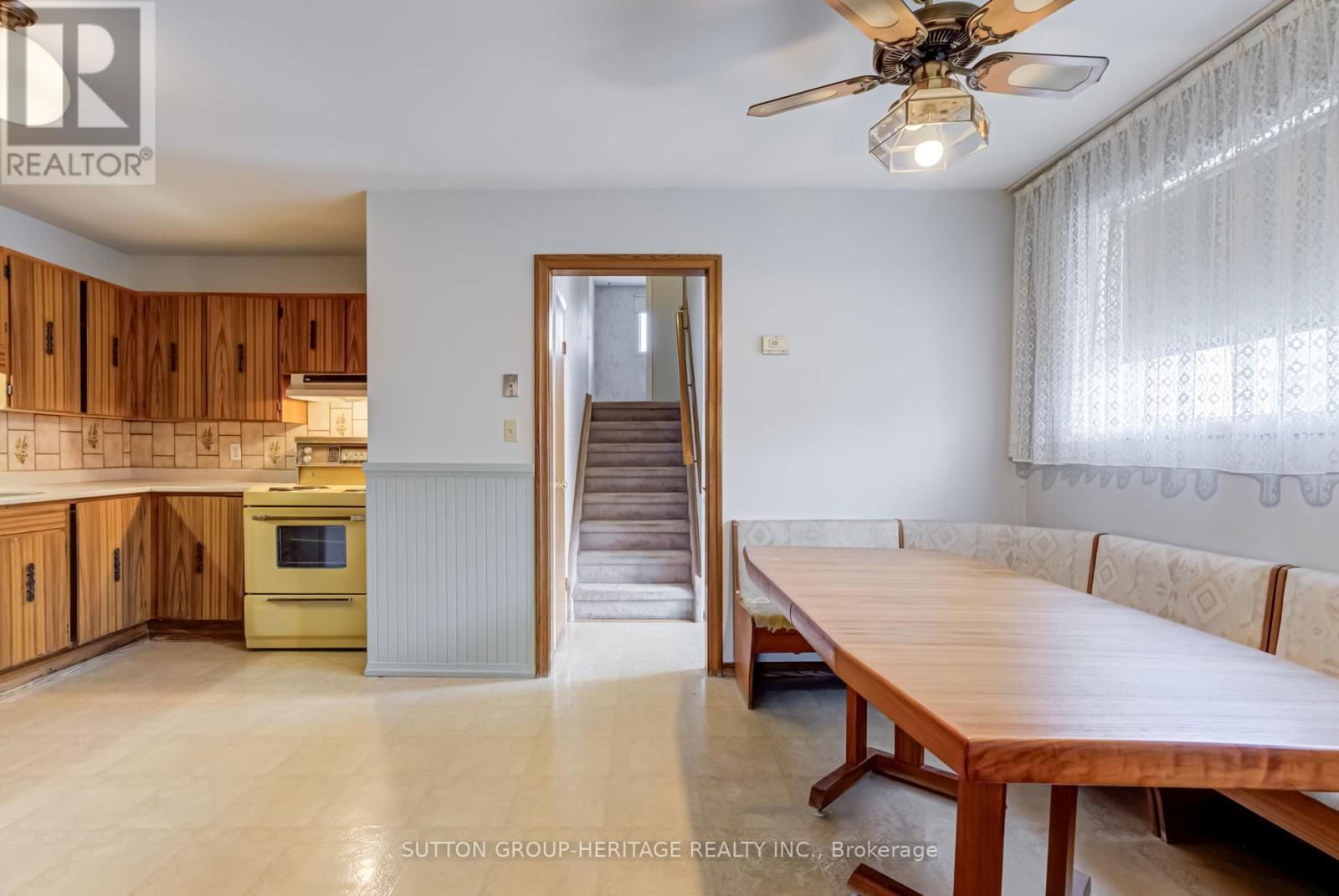 468 TENNYSON COURT Image 10