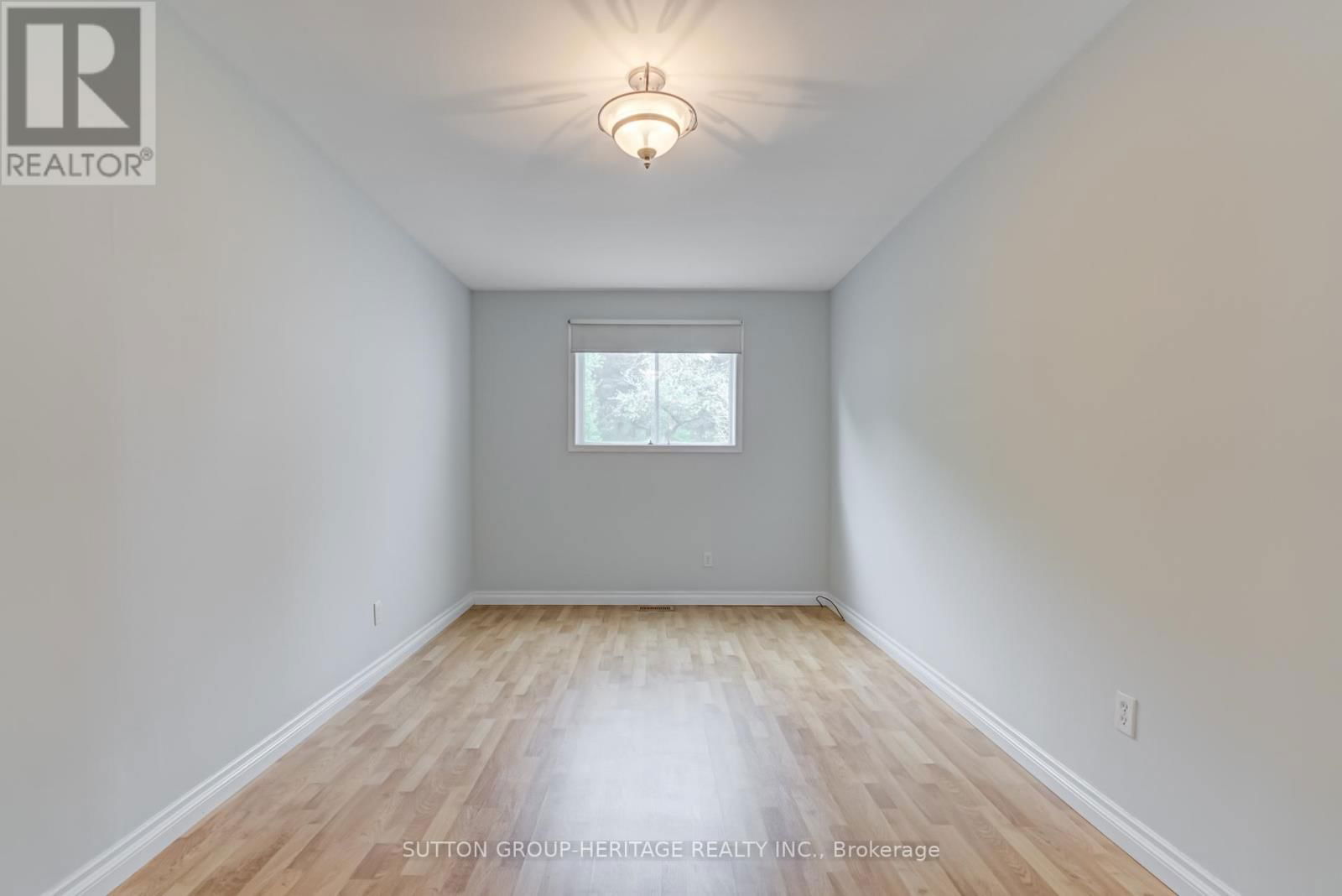 468 TENNYSON COURT Image 21