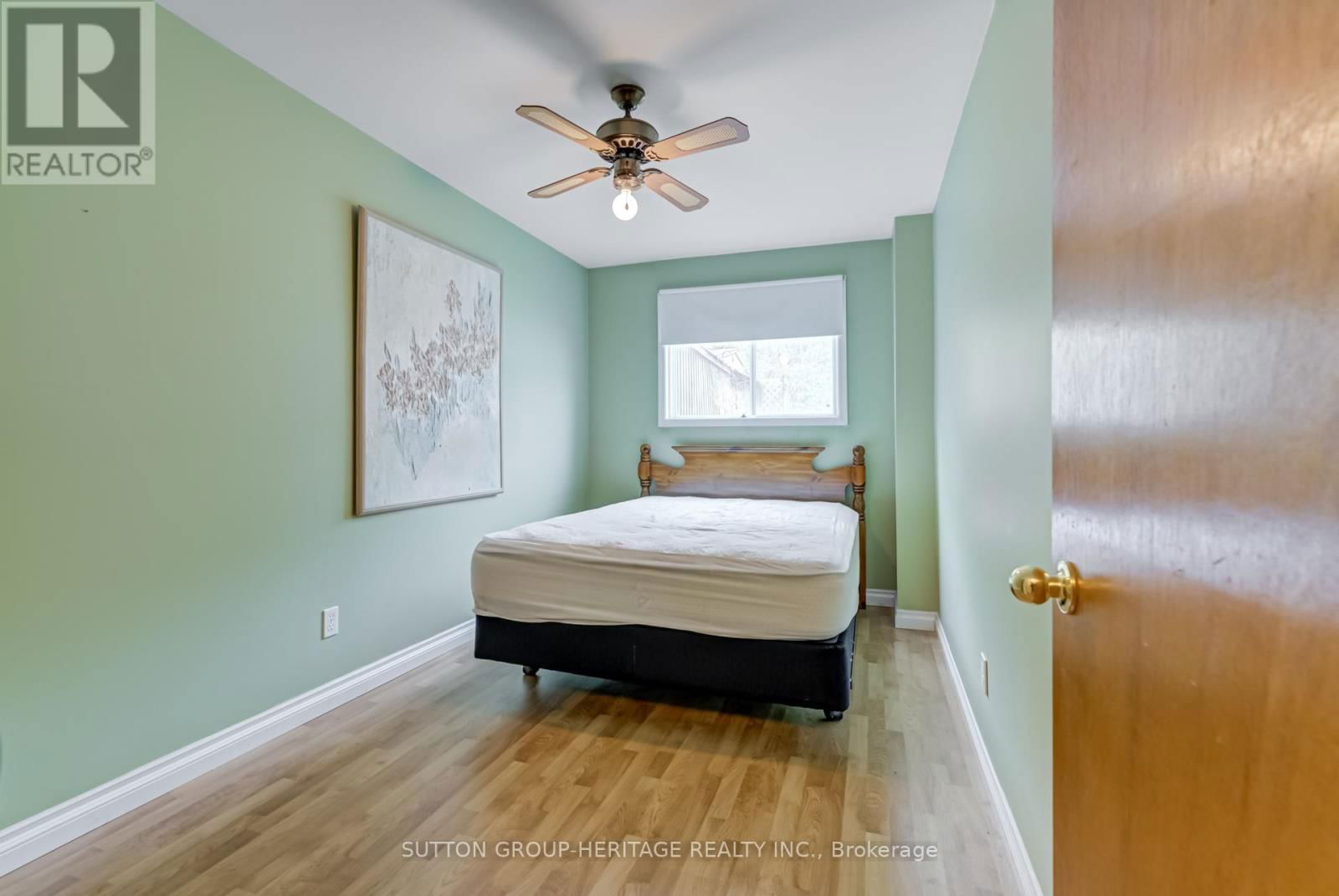 468 TENNYSON COURT Image 23