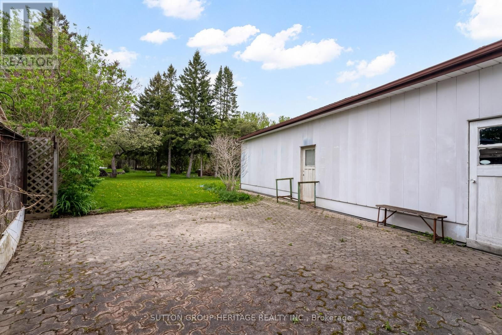 468 TENNYSON COURT Image 25