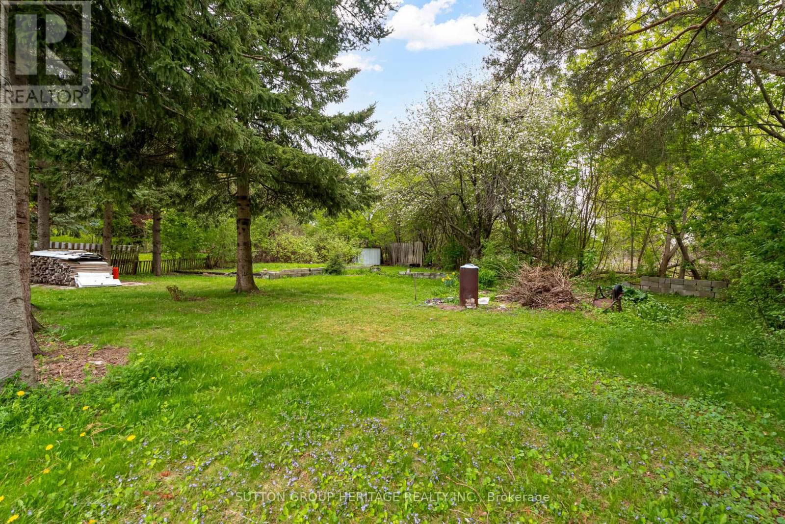 468 TENNYSON COURT Image 29