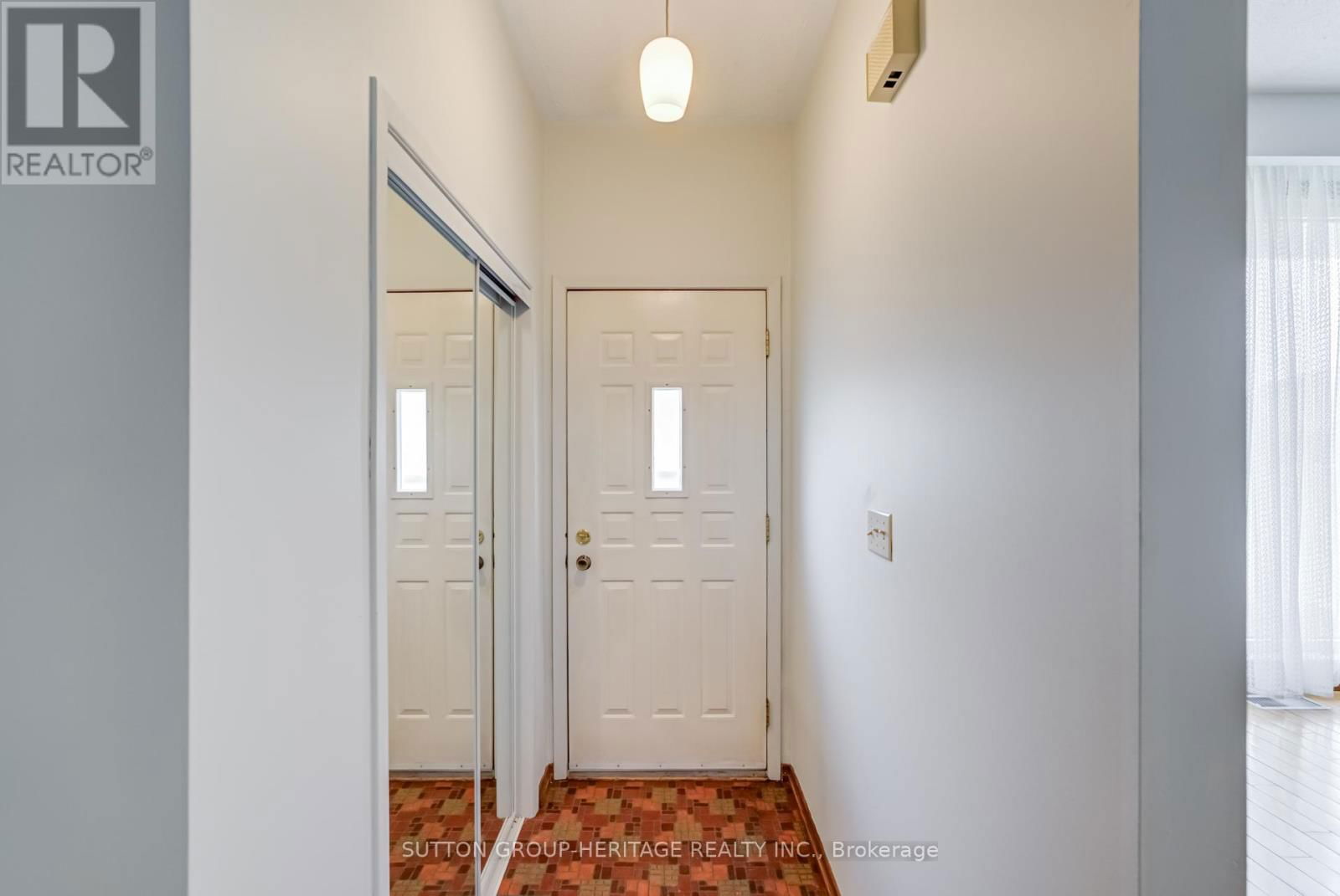 468 TENNYSON COURT Image 3