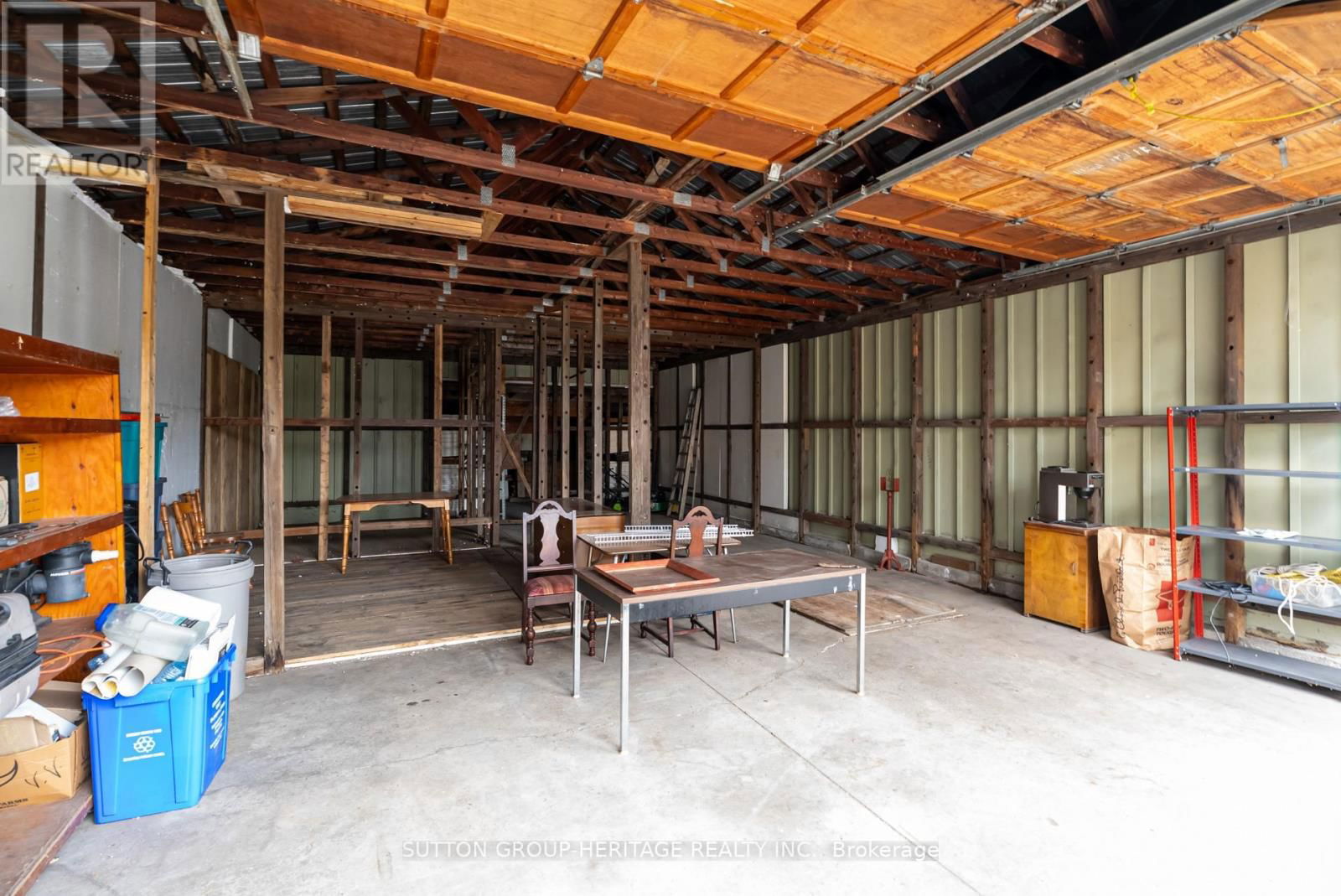468 TENNYSON COURT Image 33