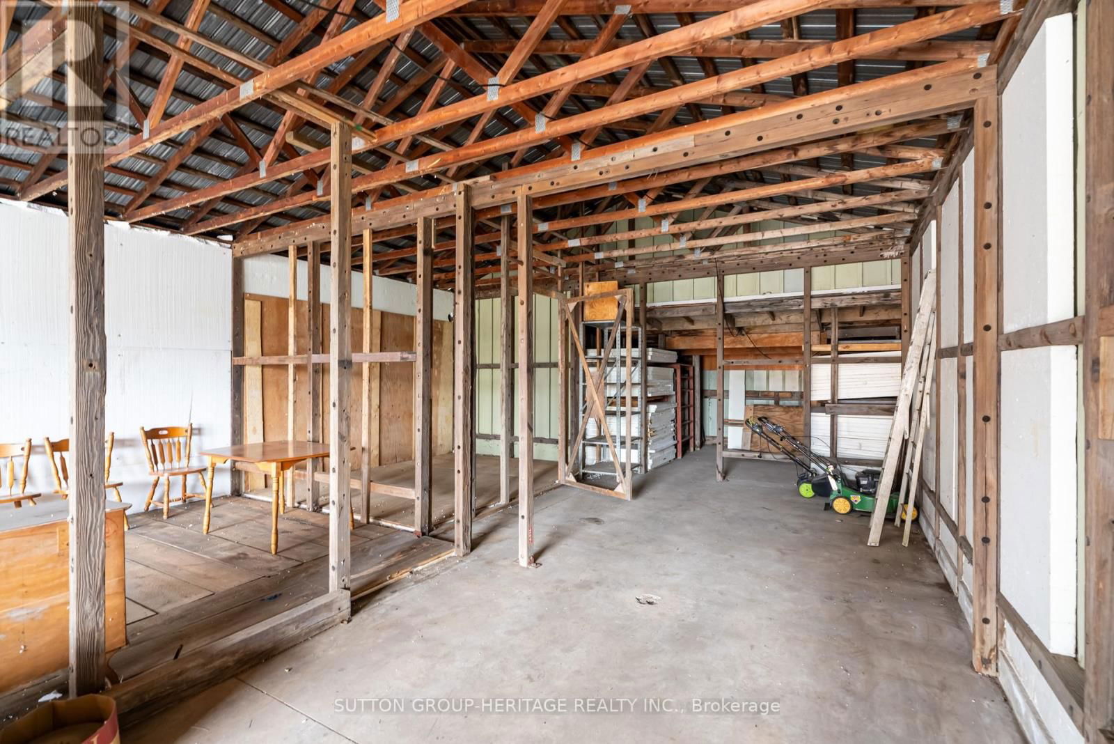 468 TENNYSON COURT Image 34