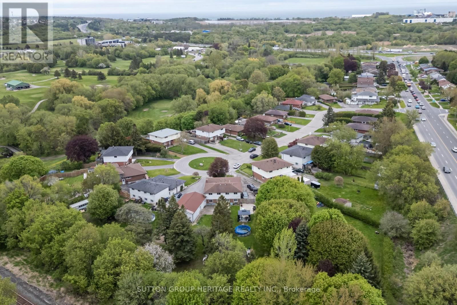 468 TENNYSON COURT Image 35