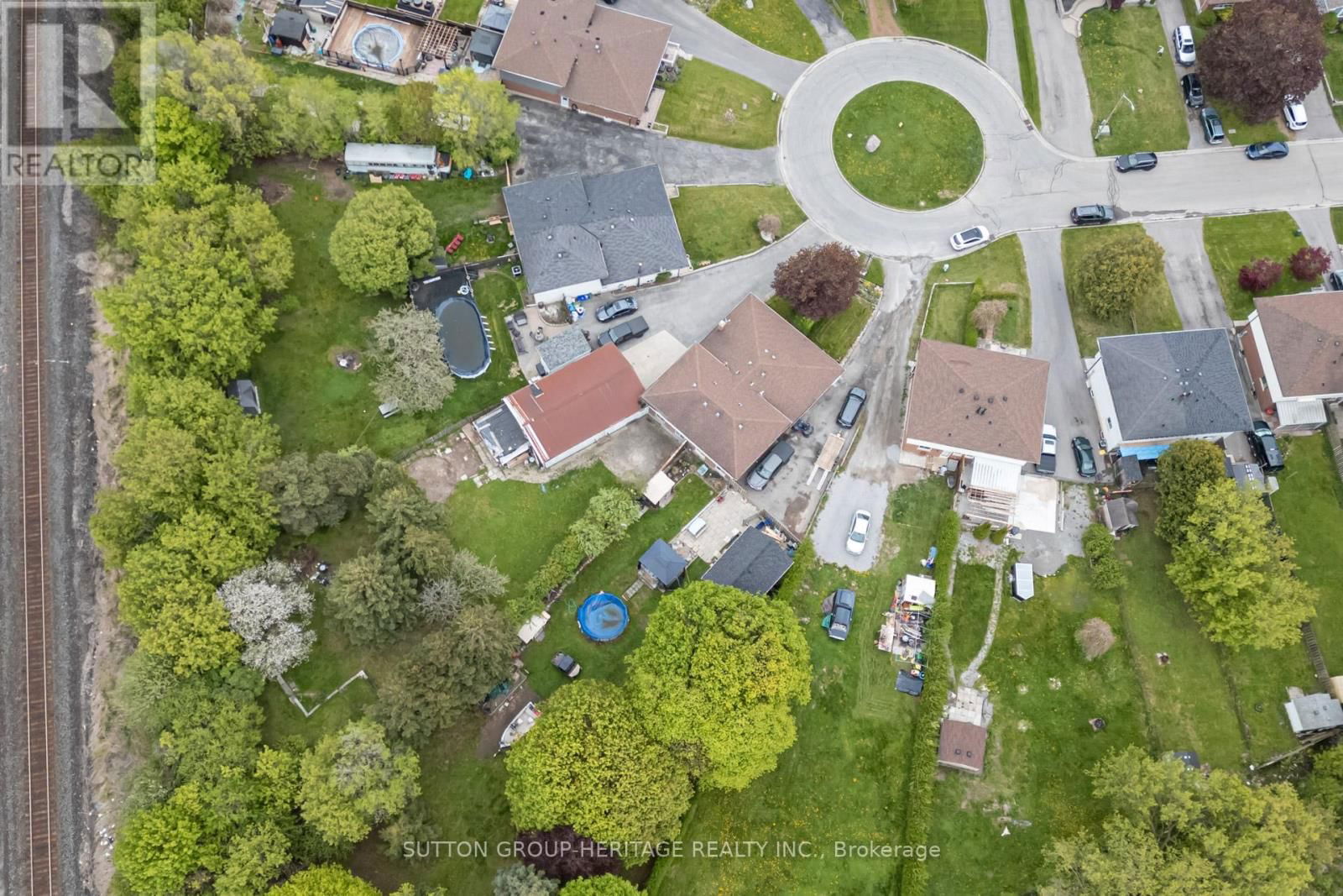 468 TENNYSON COURT Image 36