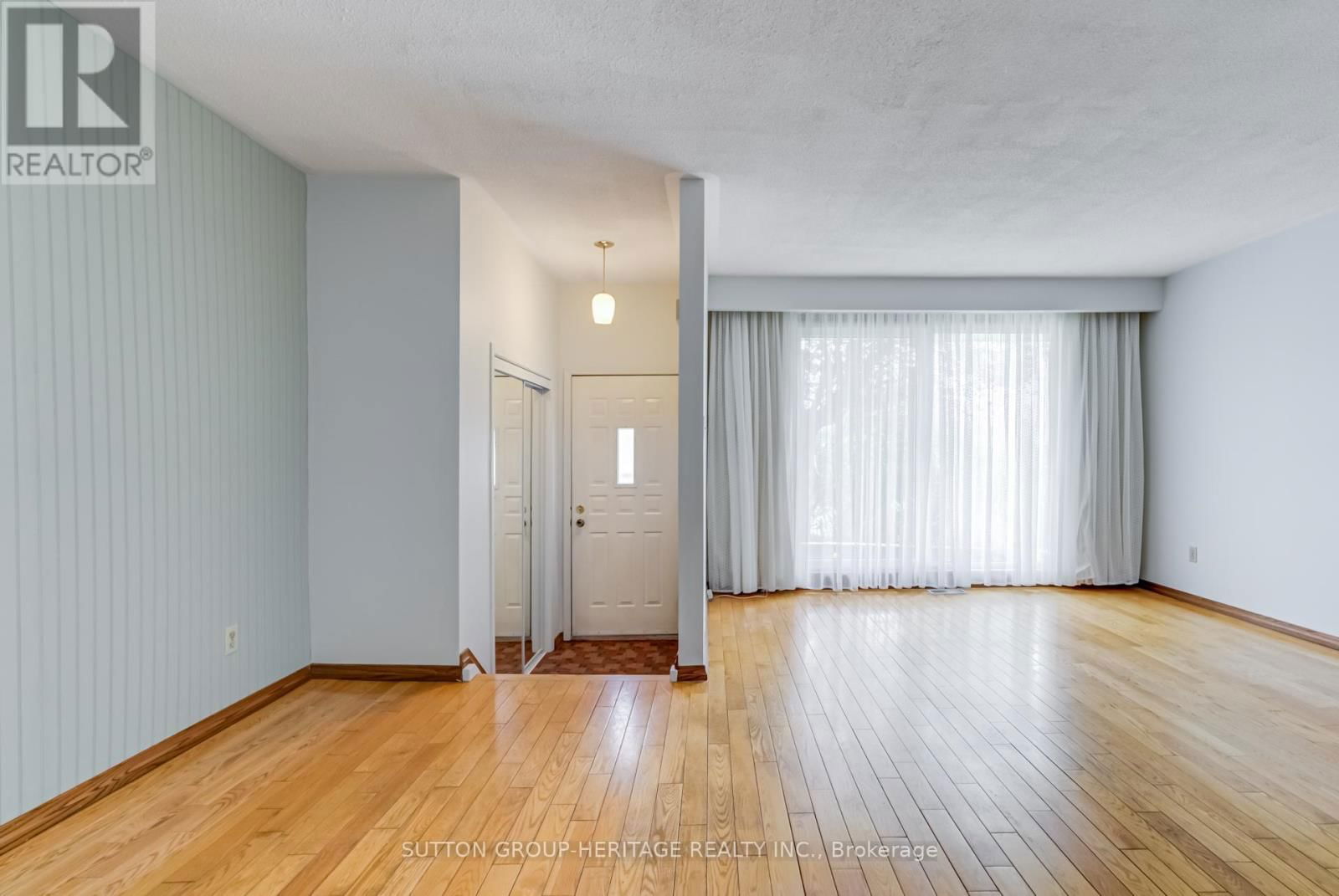 468 TENNYSON COURT Image 4