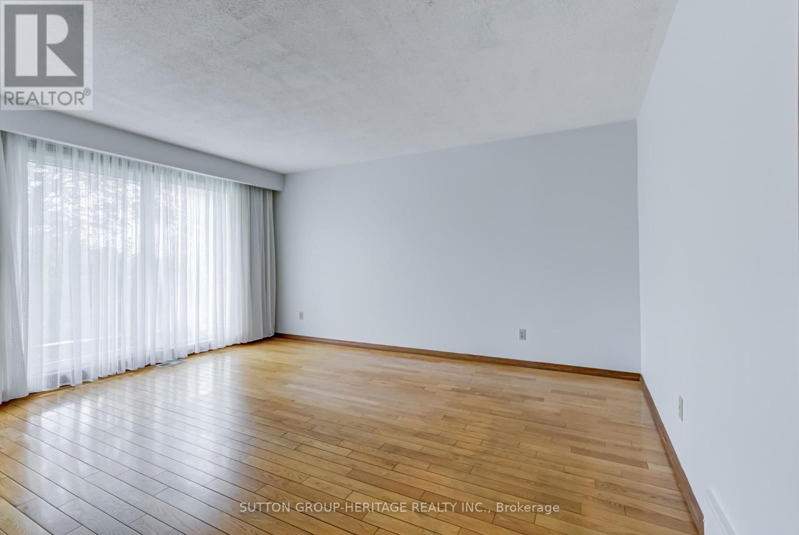 468 TENNYSON COURT Image 6