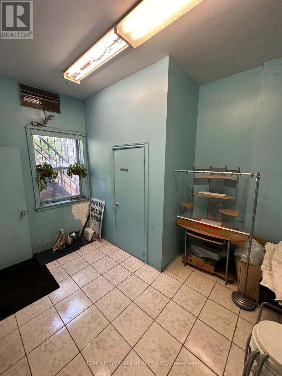 2877 ST CLAIR AVENUE EAST Image 8