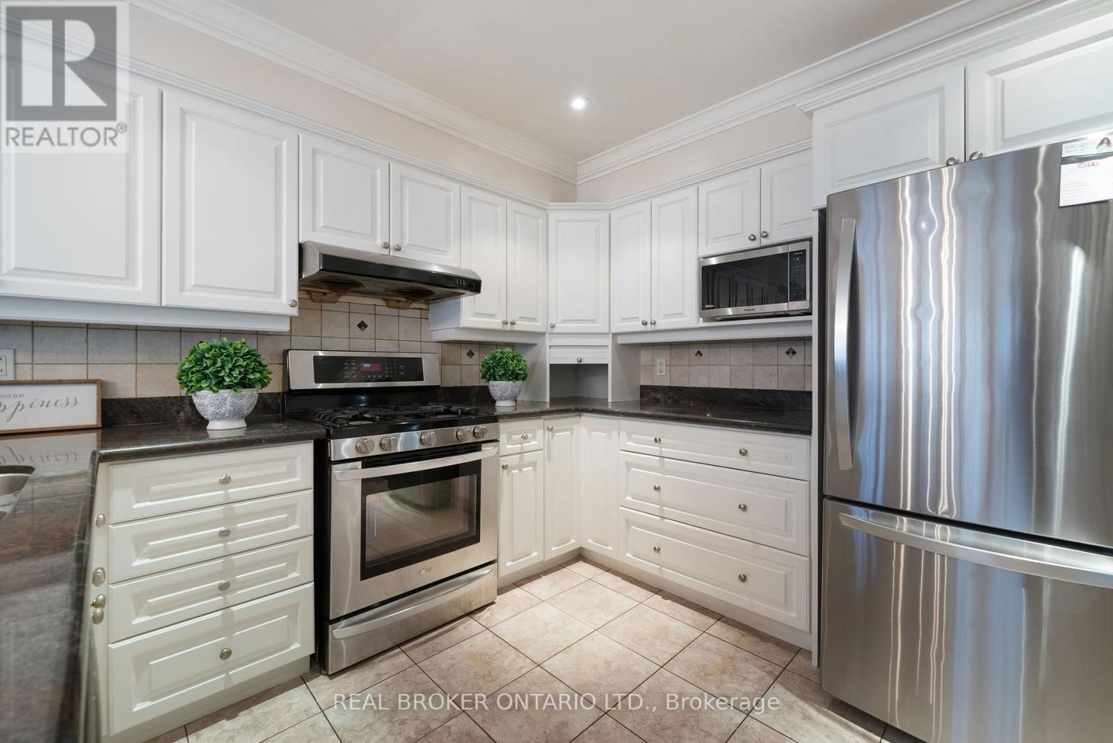 4042 ELLESMERE ROAD Image 11