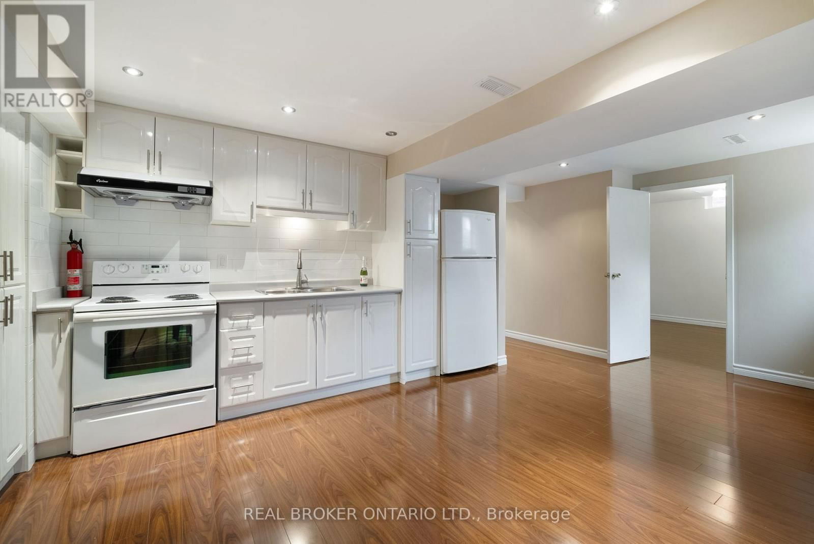 4042 ELLESMERE ROAD Image 30