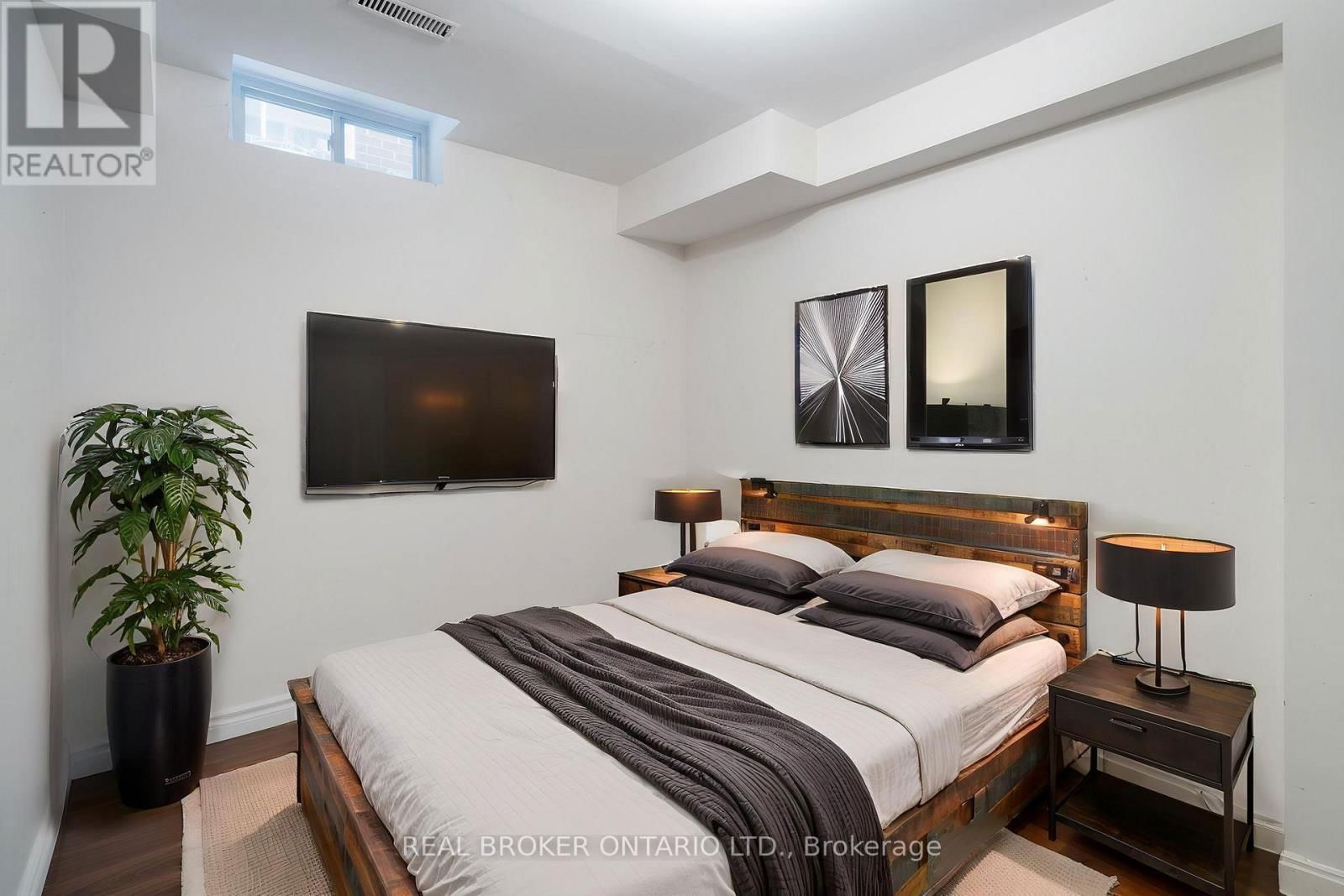 4042 ELLESMERE ROAD Image 33