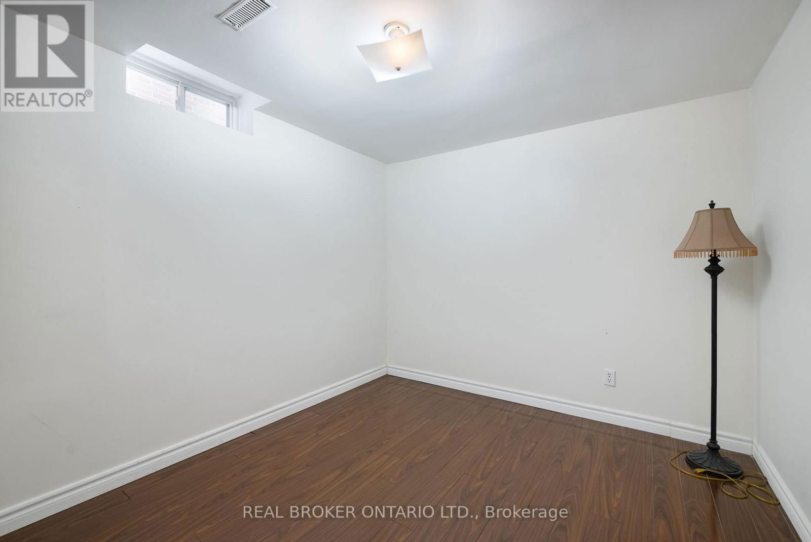 4042 ELLESMERE ROAD Image 36