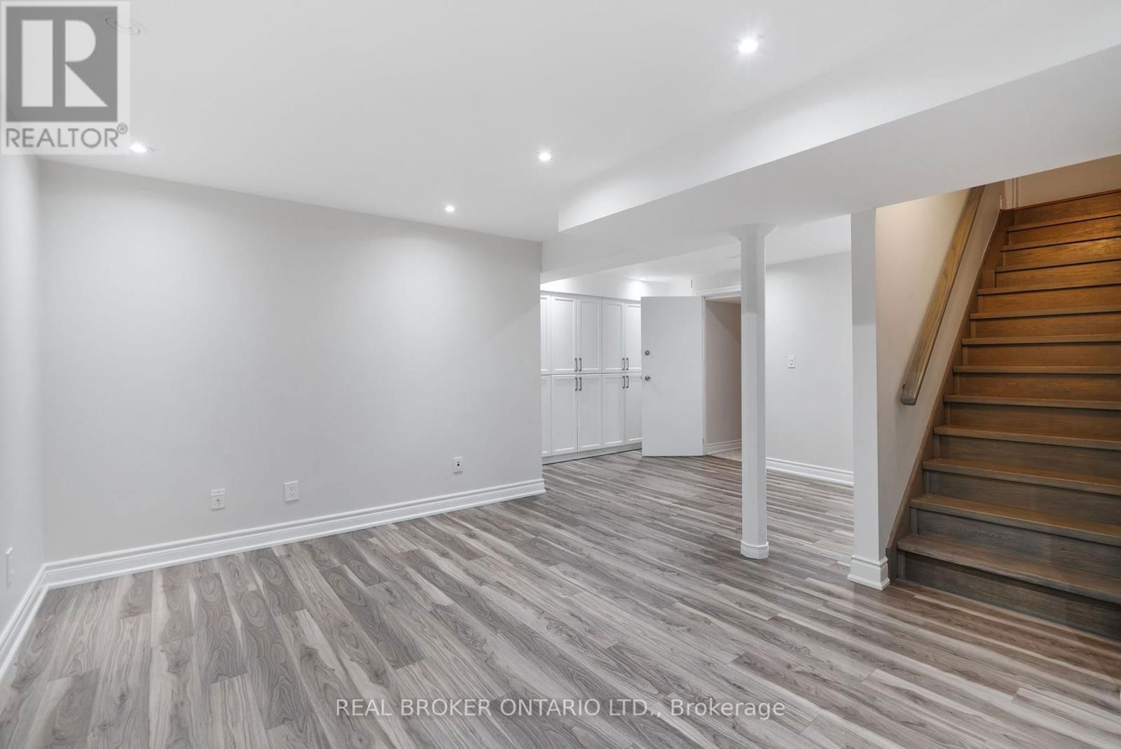 4042 ELLESMERE ROAD Image 38