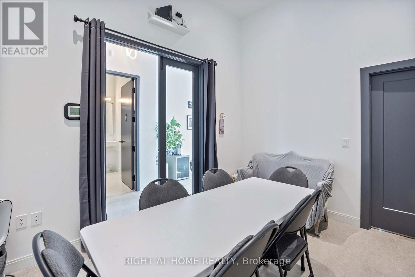 11 - 452 TAUNTON ROAD Image 11