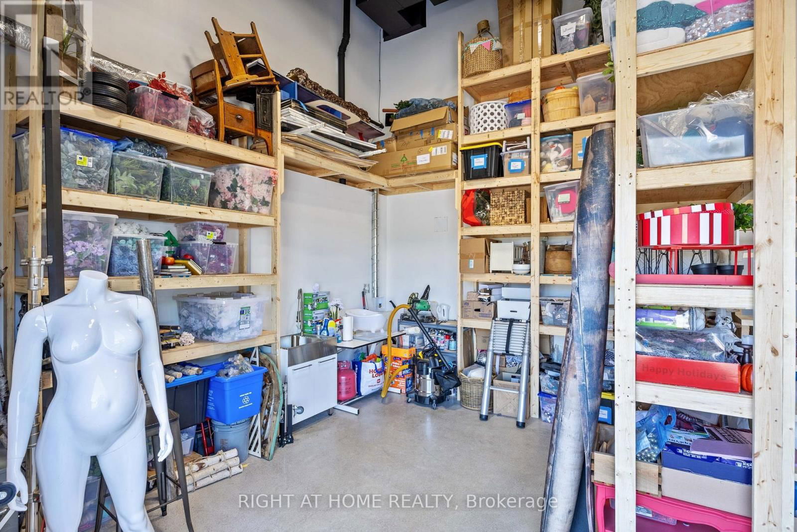 11 - 452 TAUNTON ROAD Image 17